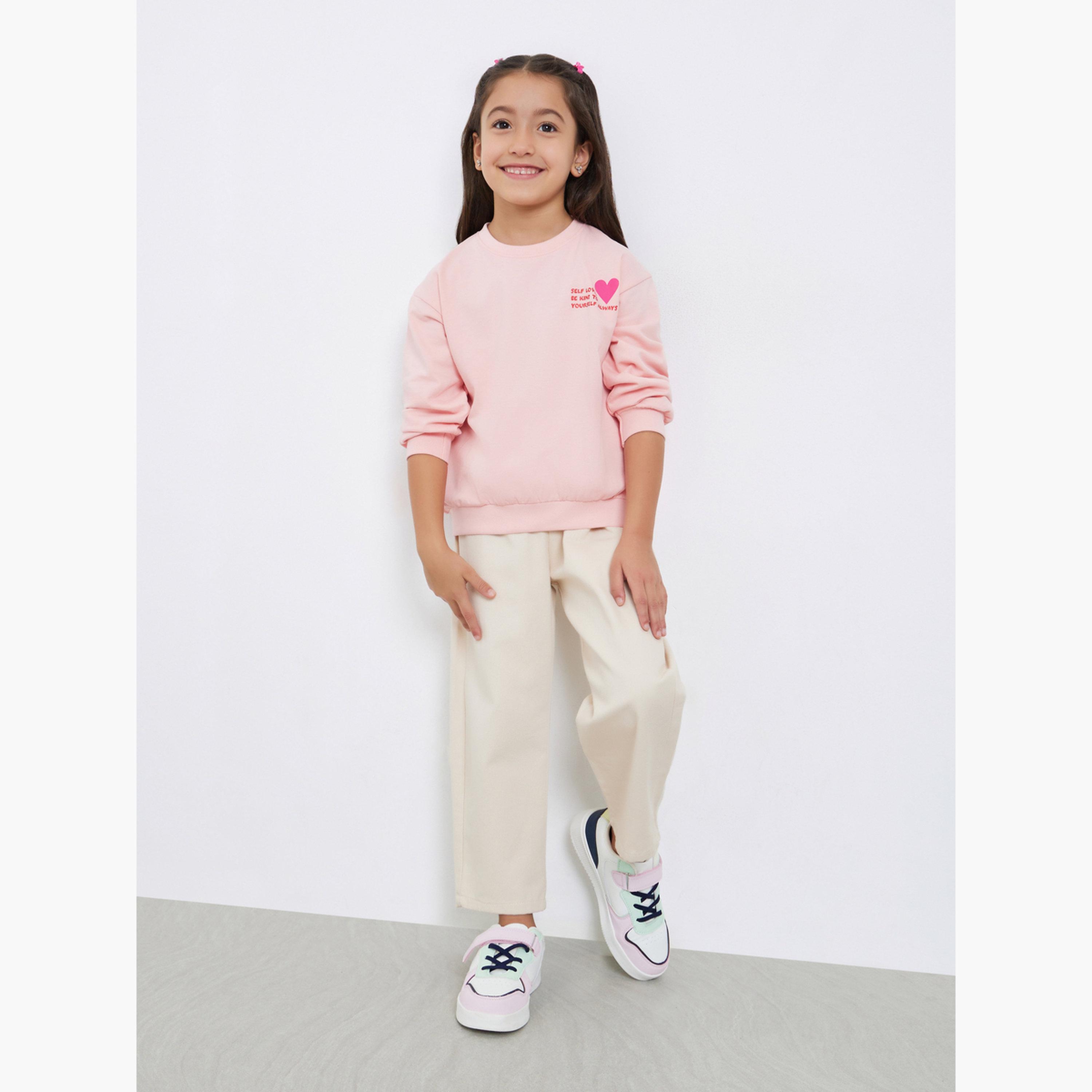 ستايلي - سويت شيرت مطبوع عليه قلب وردي للبنات-girls-clothing-winterwear-sweatshirts-image-2