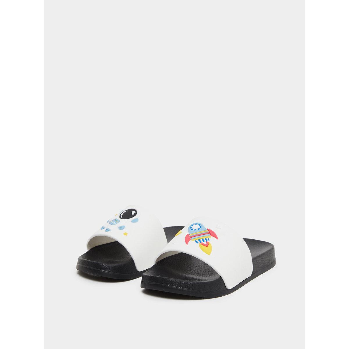 شبشب بطبعة جرافيك-boys-shoes-flipflopsandslides-image-2