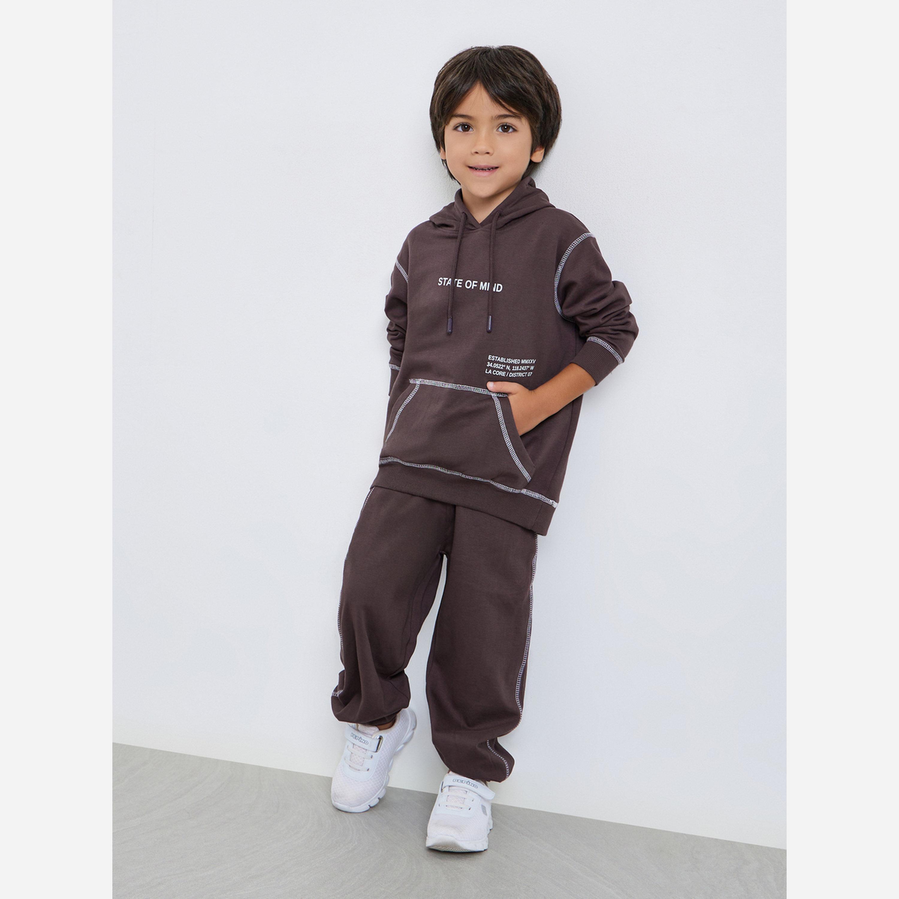 ستايلي - طقم هودي وبنطال رياضي بني للأولاد-boys-clothing-setsandcoords-image-1