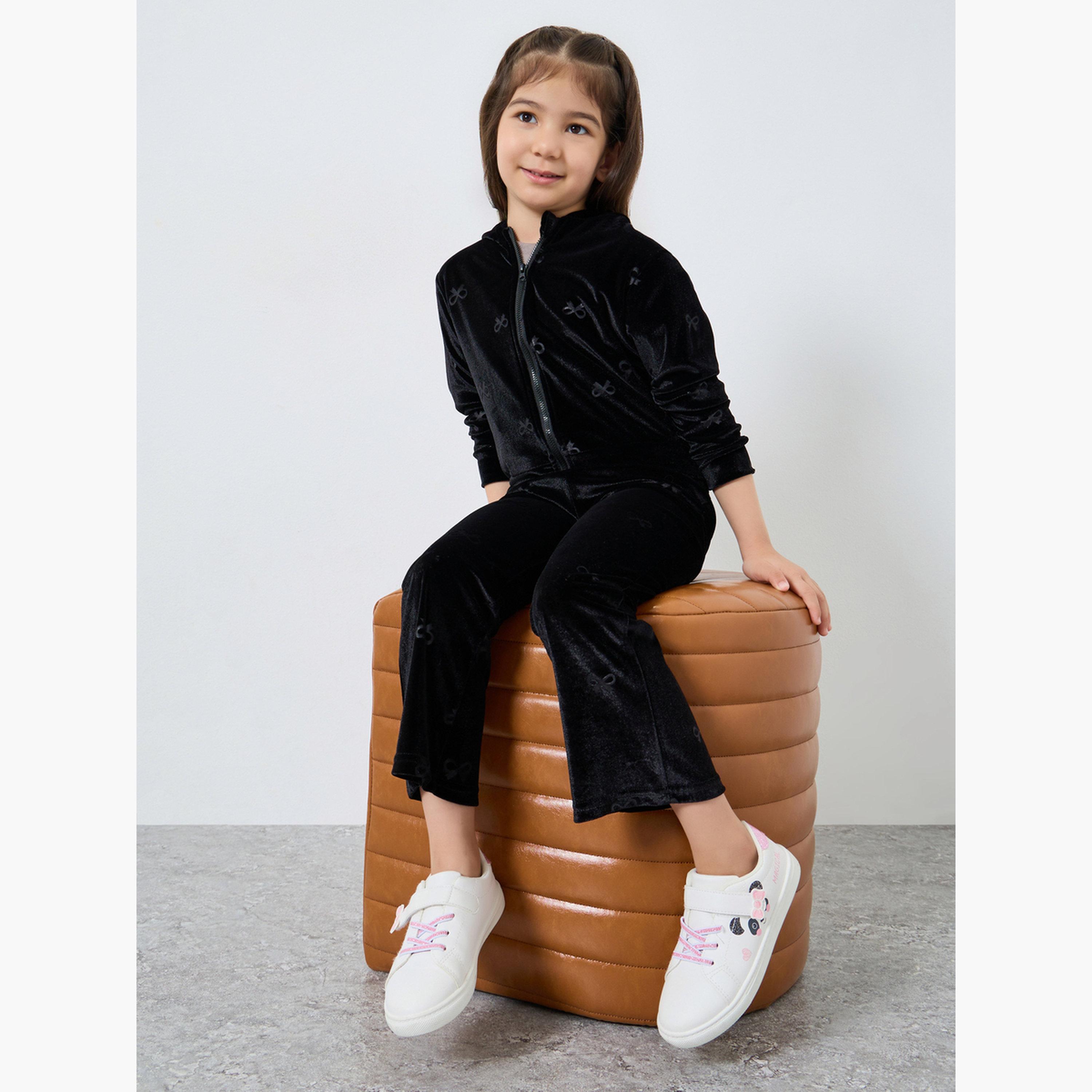 ستايلي - طقم سويت شيرت وبنطال رياضي من المخمل الأسود للبنات-girls-clothing-setsandcoords-image-2