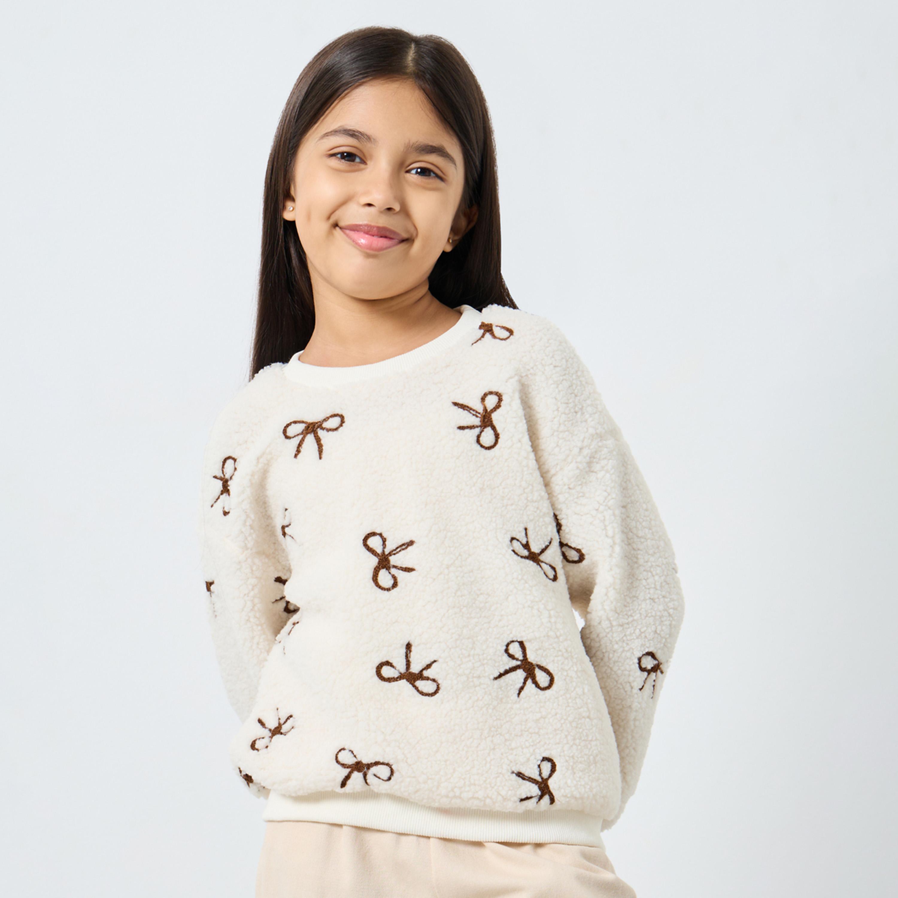 ستايلي - سويت شيرت من الفرو الصناعي مطرز بفيونكة-girls-clothing-winterwear-sweatshirts-image-1
