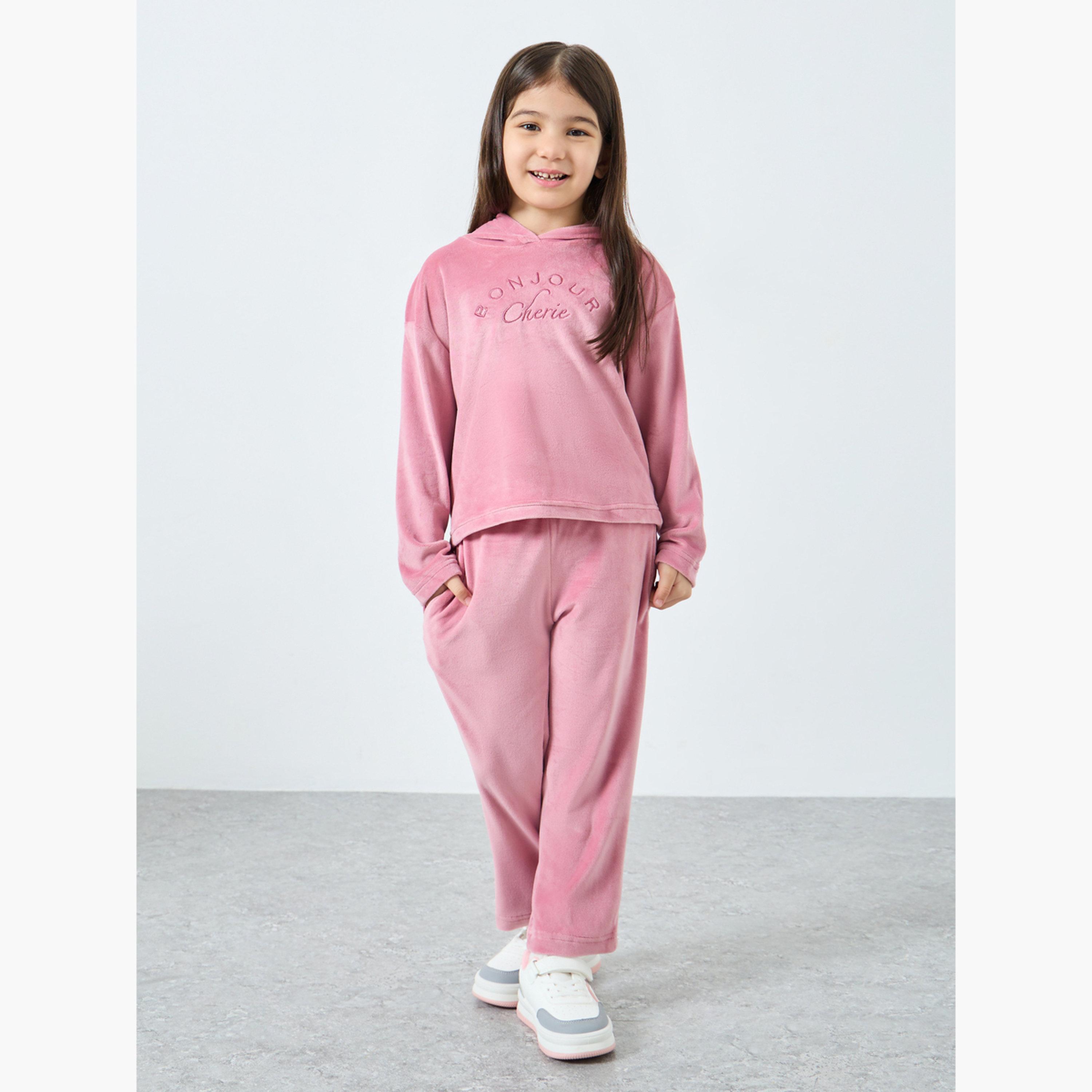 ستايلي - طقم سويت شيرت وبنطال رياضي من المخمل الوردي المطرز-girls-clothing-setsandcoords-image-1