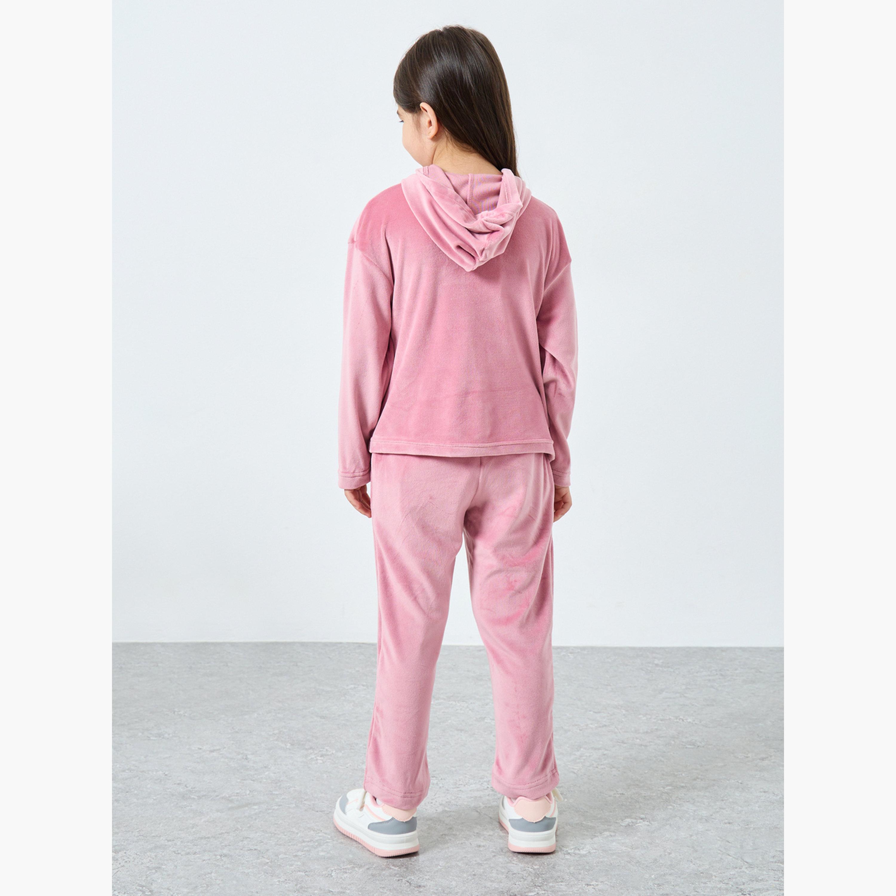 ستايلي - طقم سويت شيرت وبنطال رياضي من المخمل الوردي المطرز-girls-clothing-setsandcoords-image-6