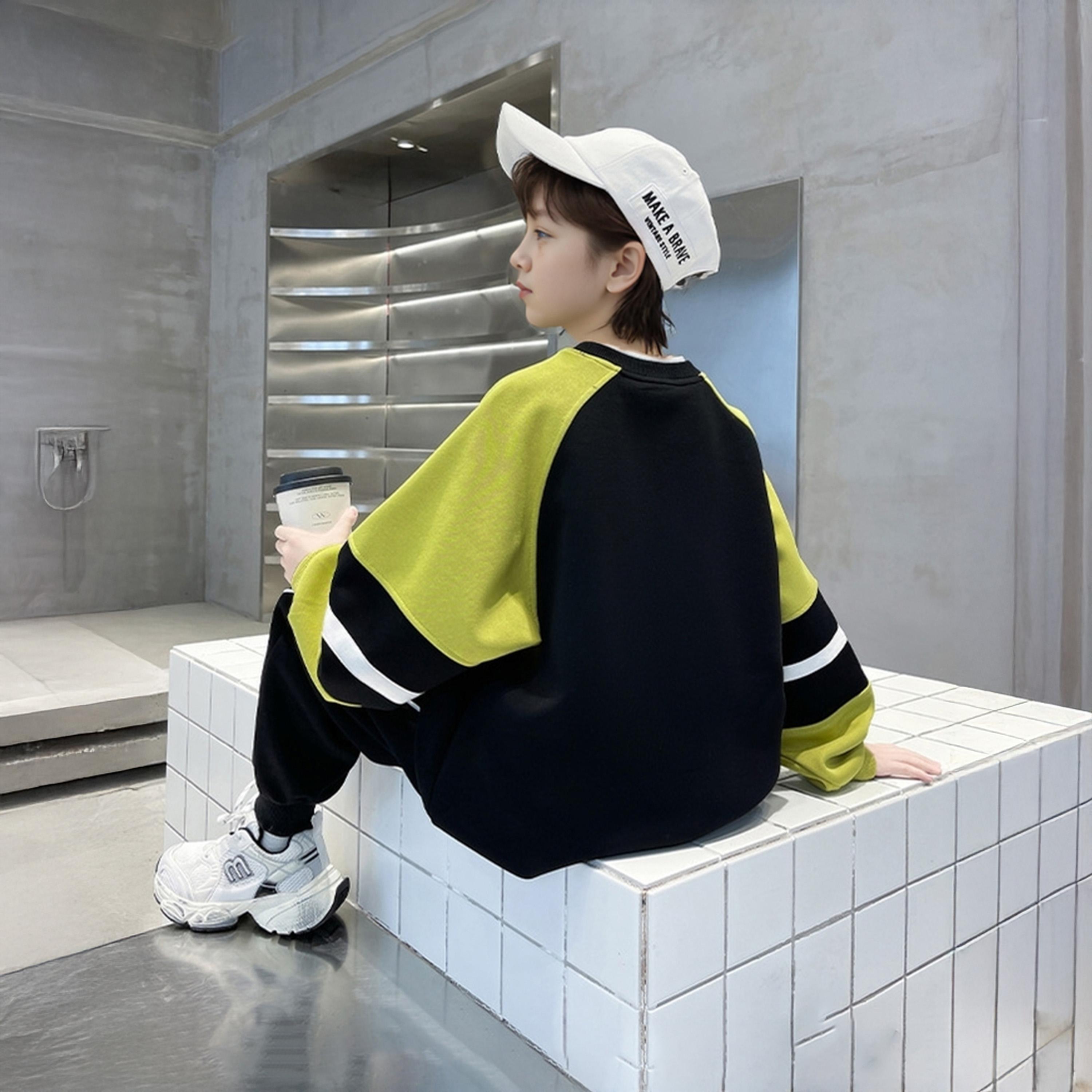 تيك تو - طقم سويت شيرت وبنطال رياضي بألوان متعددة للأولاد-boys-clothing-setsandcoords-image-5