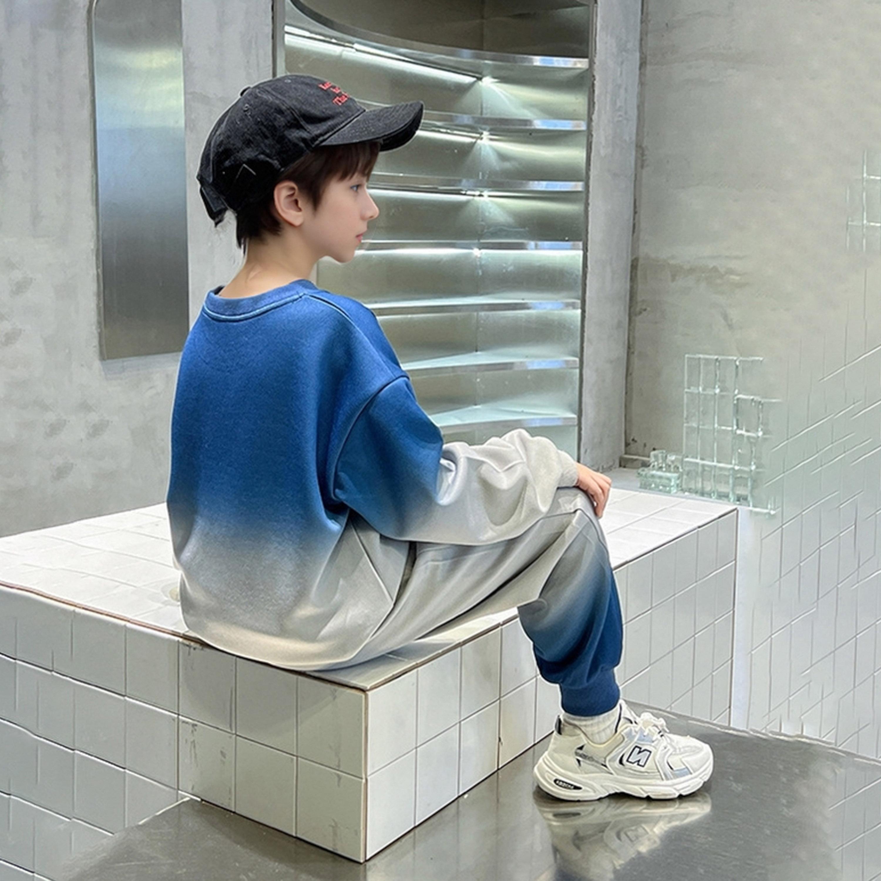 تيك تو - طقم سويت شيرت وبنطال رياضي بمظهر متدرج أزرق-boys-clothing-setsandcoords-image-4