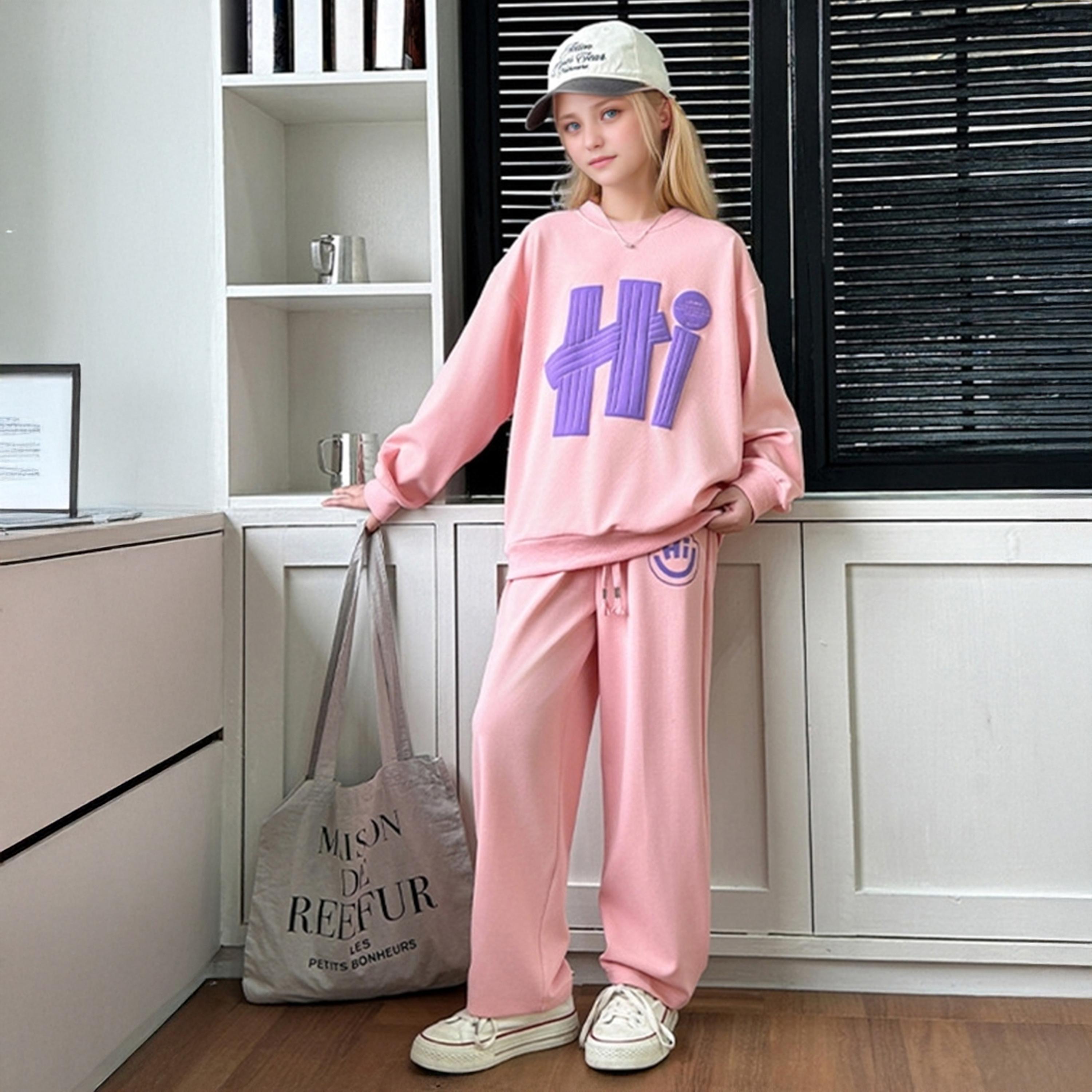 تيك تو - طقم سويت شيرت وبنطال رياضي مطبوع لون وردي-girls-clothing-setsandcoords-image-2