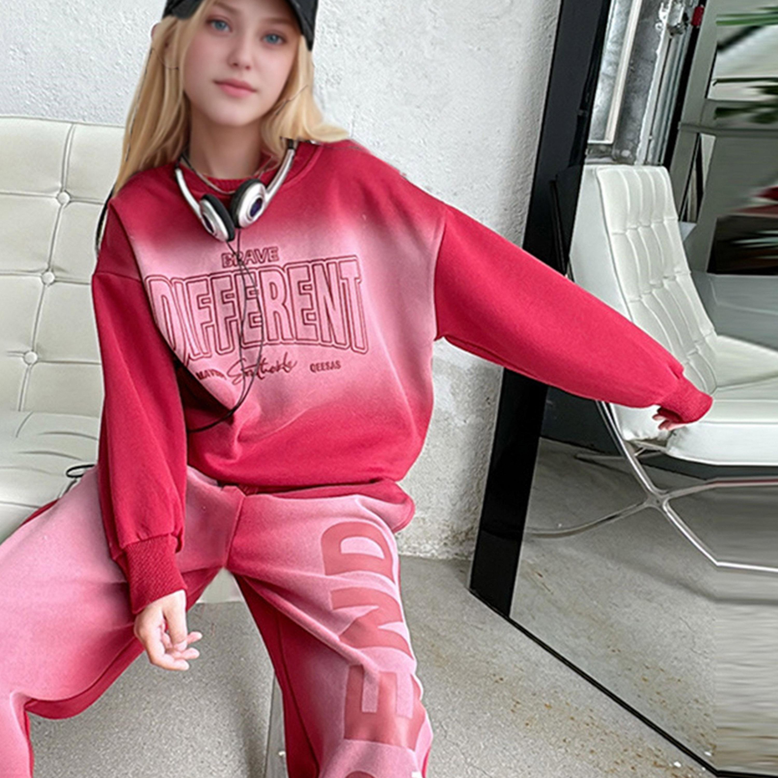 تيك تو - طقم سويت شيرت وبنطال رياضي لون متدرج أحمر-girls-clothing-setsandcoords-image-4