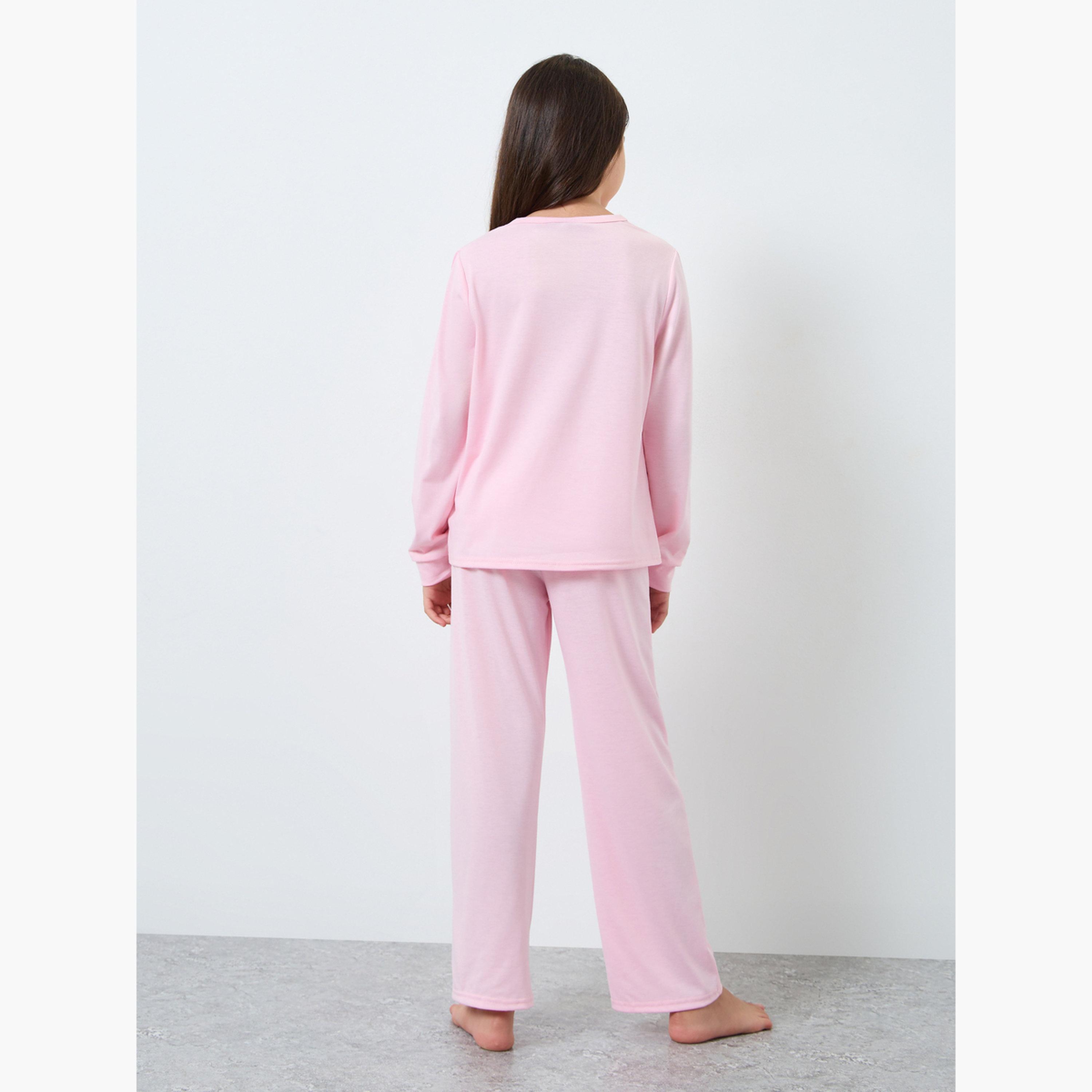 ستايلي - بيجاما قميص بكتف منسدل بطبعة جرافيكية للبنات-girls-clothing-nightwear-image-4