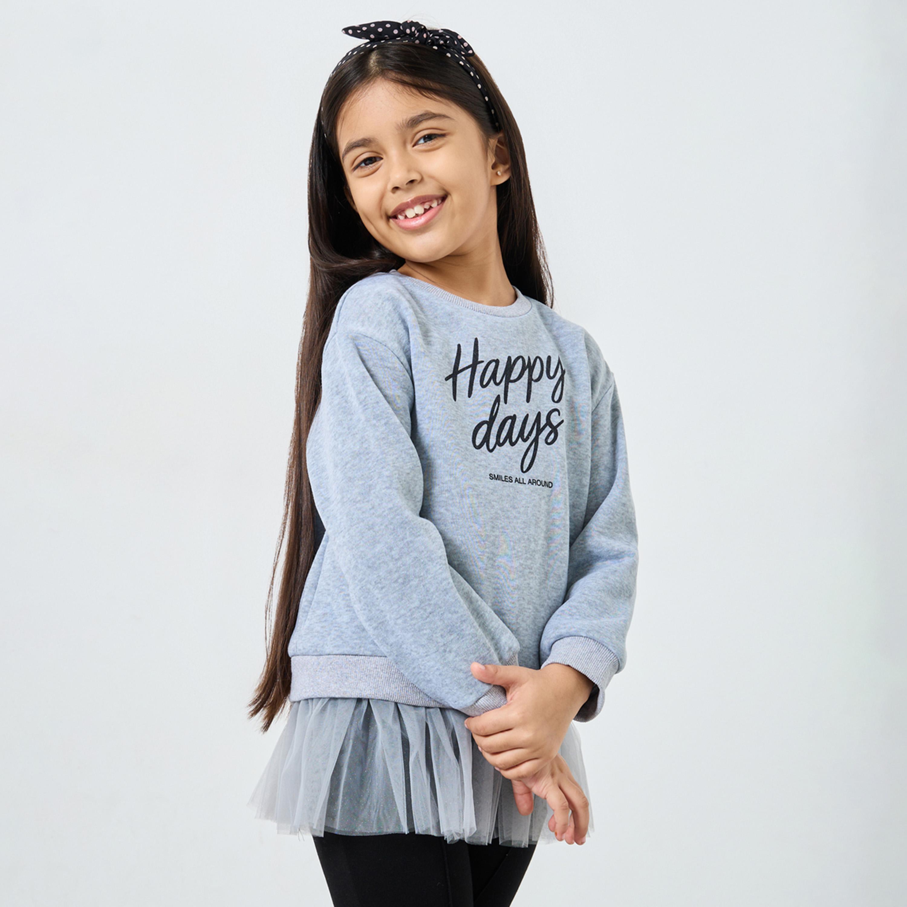 ستايلي - سويت شيرت رمادي مطبوع عليه شعار للبنات مع بطانة شبكية-girls-clothing-winterwear-sweatshirts-image-1