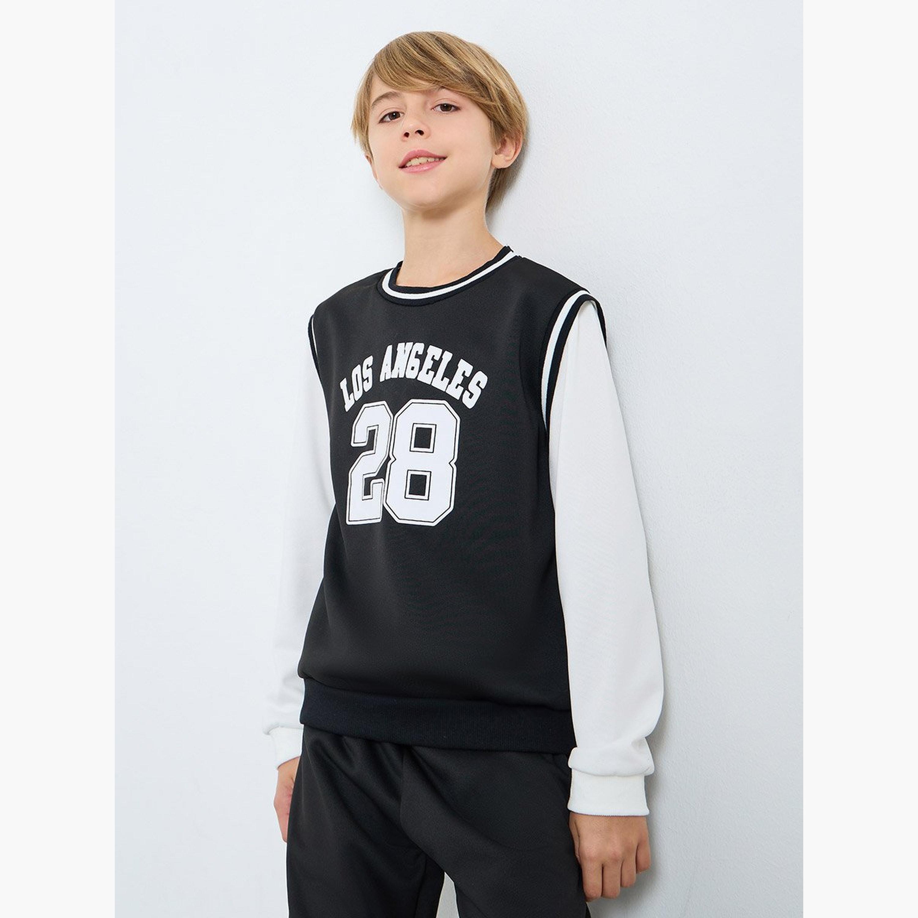 ستايلي - طقم سويت شيرت وبنطال رياضي بطبعة جرافيكية لون أسود-boys-clothing-setsandcoords-image-2