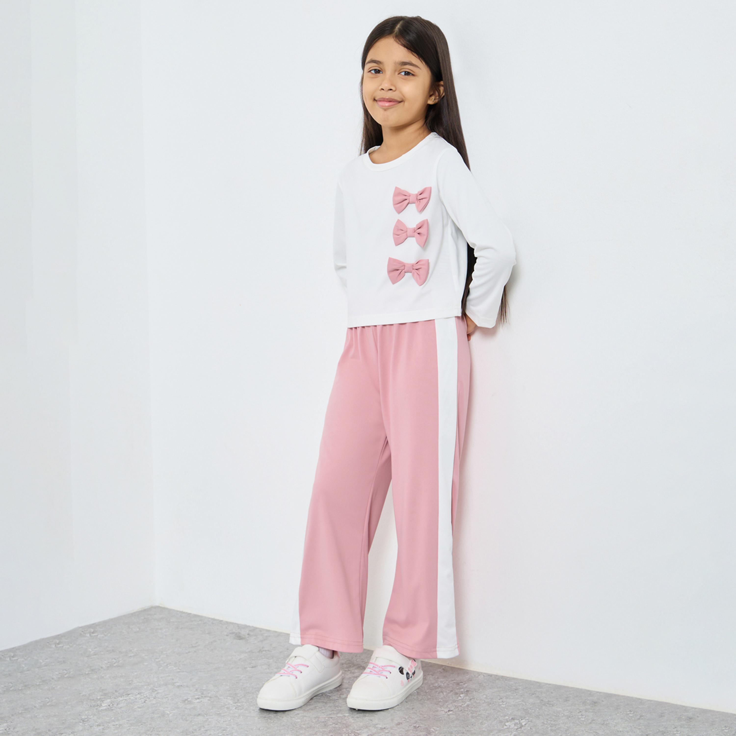 ستايلي - طقم بلوزة بتفاصيل فيونكة وبنطال رياضي واسع الساق-girls-clothing-setsandcoords-image-1