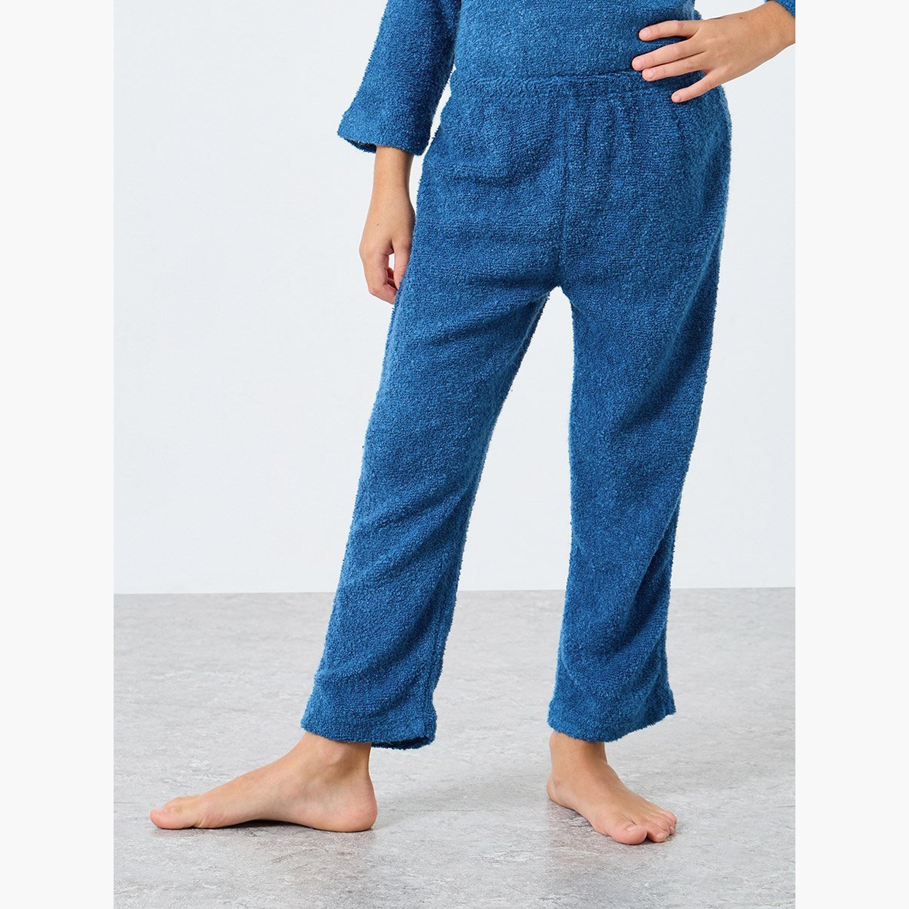 طقم من بنطال بيجاما وتيشيرت بطبعة جرافيك-boys-clothing-nightwear-image-4