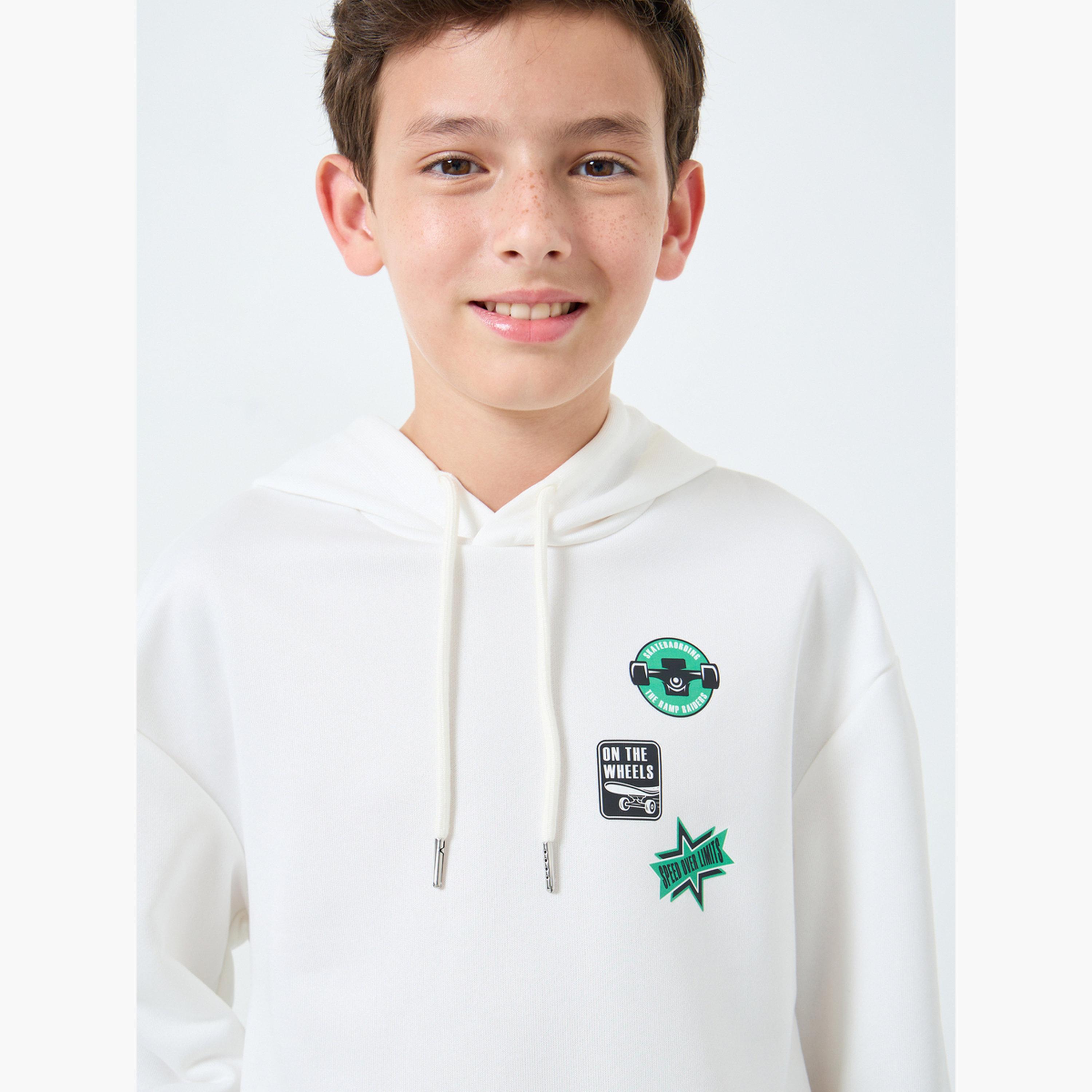 ستايلي - طقم هودي وبنطال رياضي مطبوع لون أوف وايت للأولاد-boys-clothing-setsandcoords-image-4