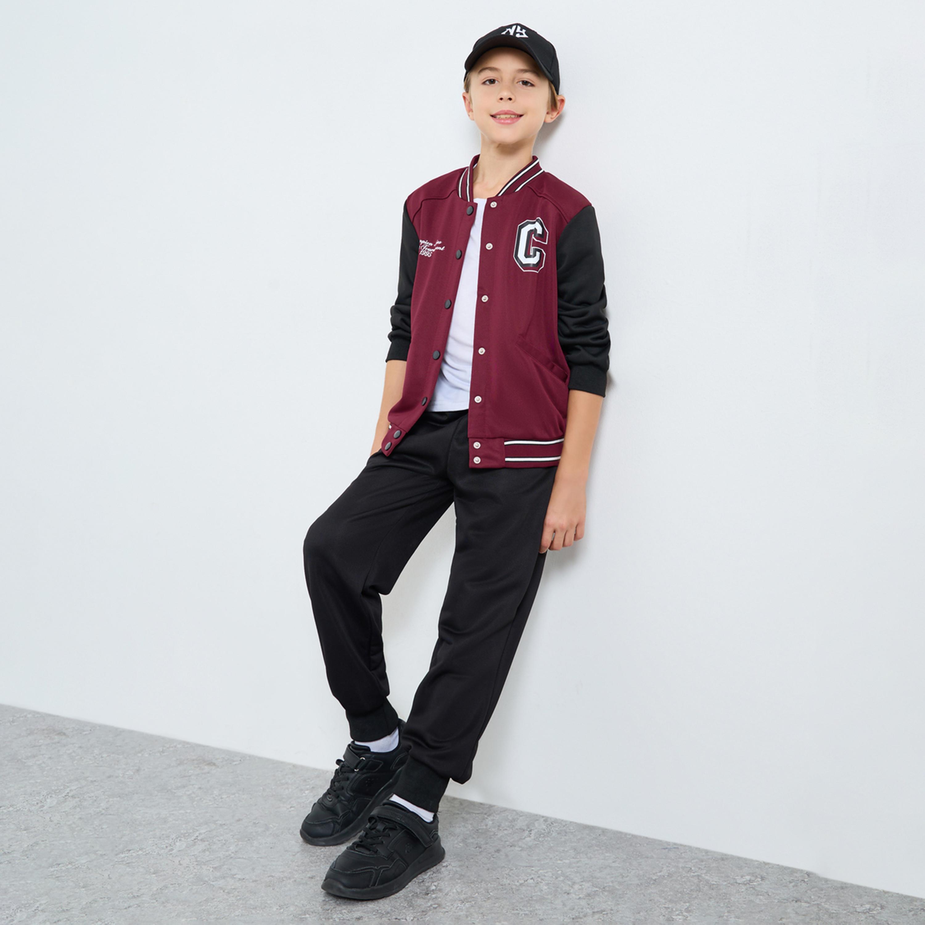 ستايلي - طقم جاكيت بومبر وبنطال رياضي بطبعة جامعية للأولاد والمراهقين-boys-clothing-setsandcoords-image-1