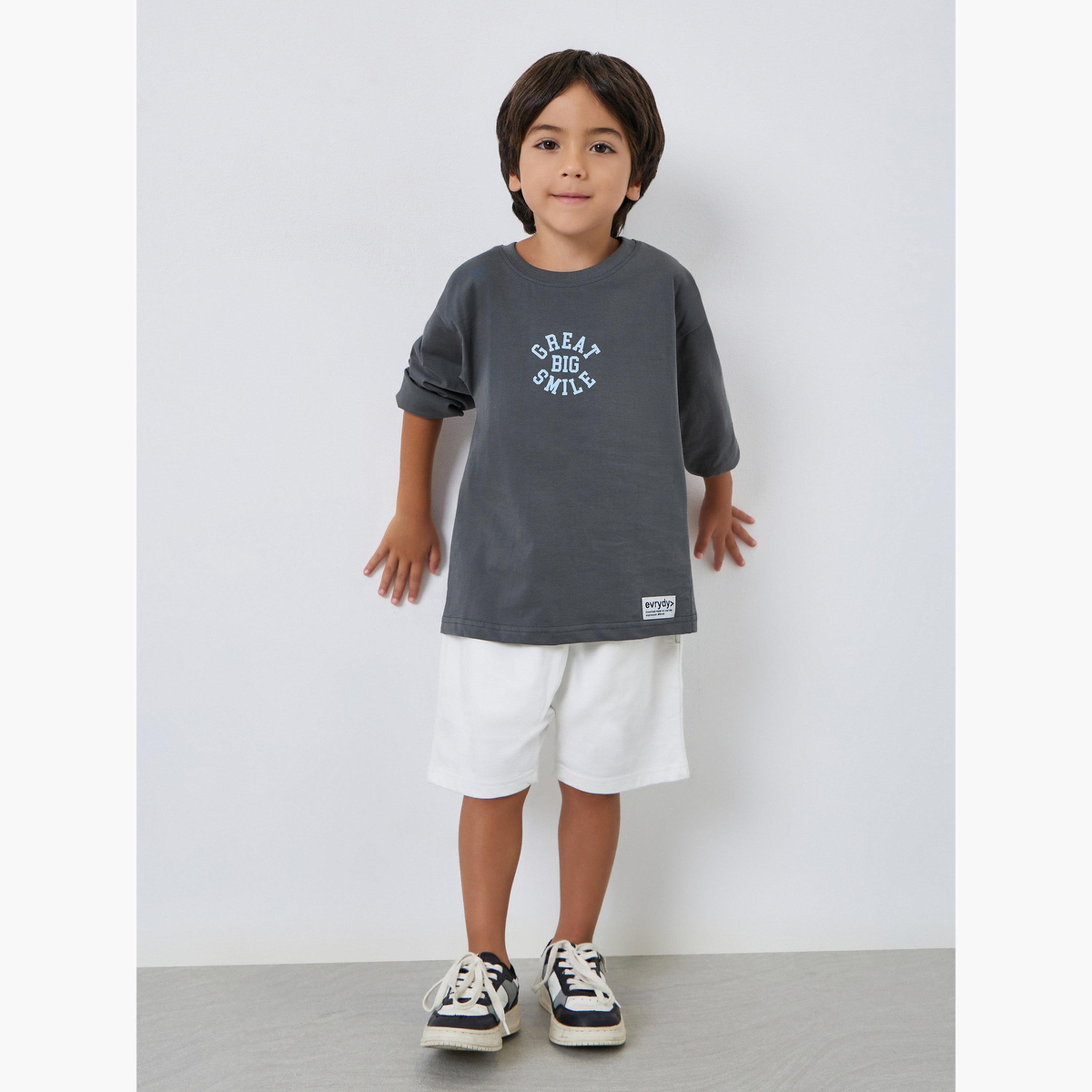 تيشيرت قطني بأكمام طويلة بطبعة شعار-boys-clothing-tshirtsandpolos-image-2