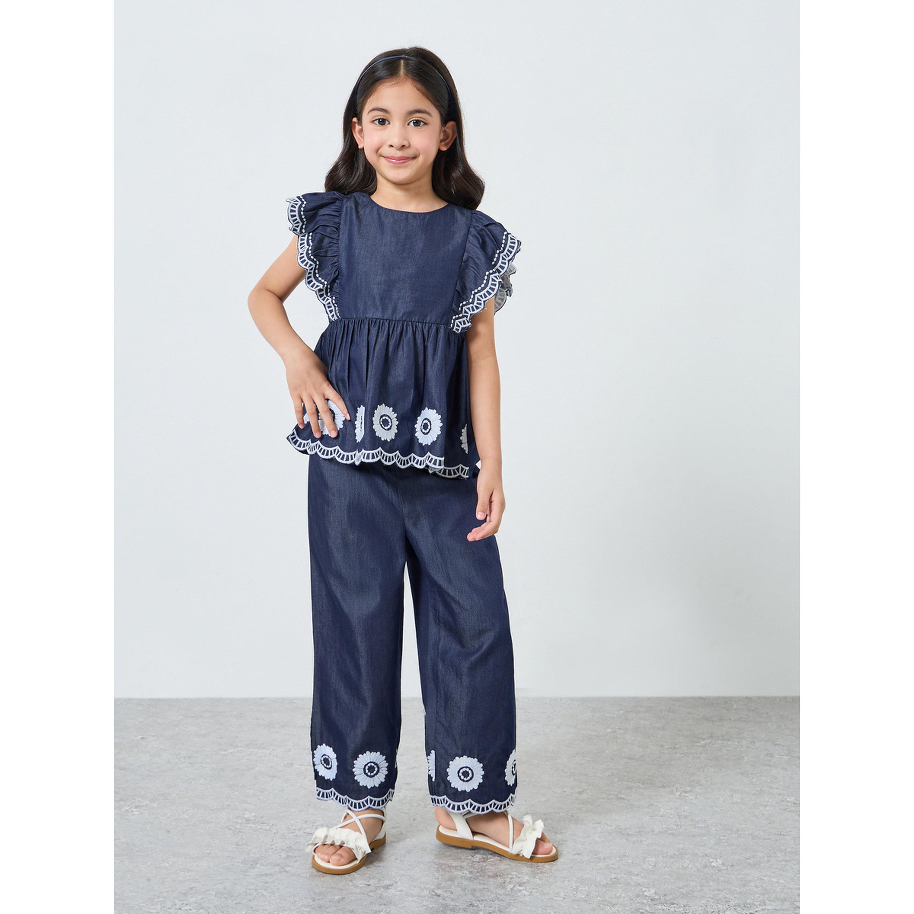 مجموعة من بنطال وبلوزة دنيم بتفاصيل مُطرّزة-girls-clothing-setsandcoords-image-1