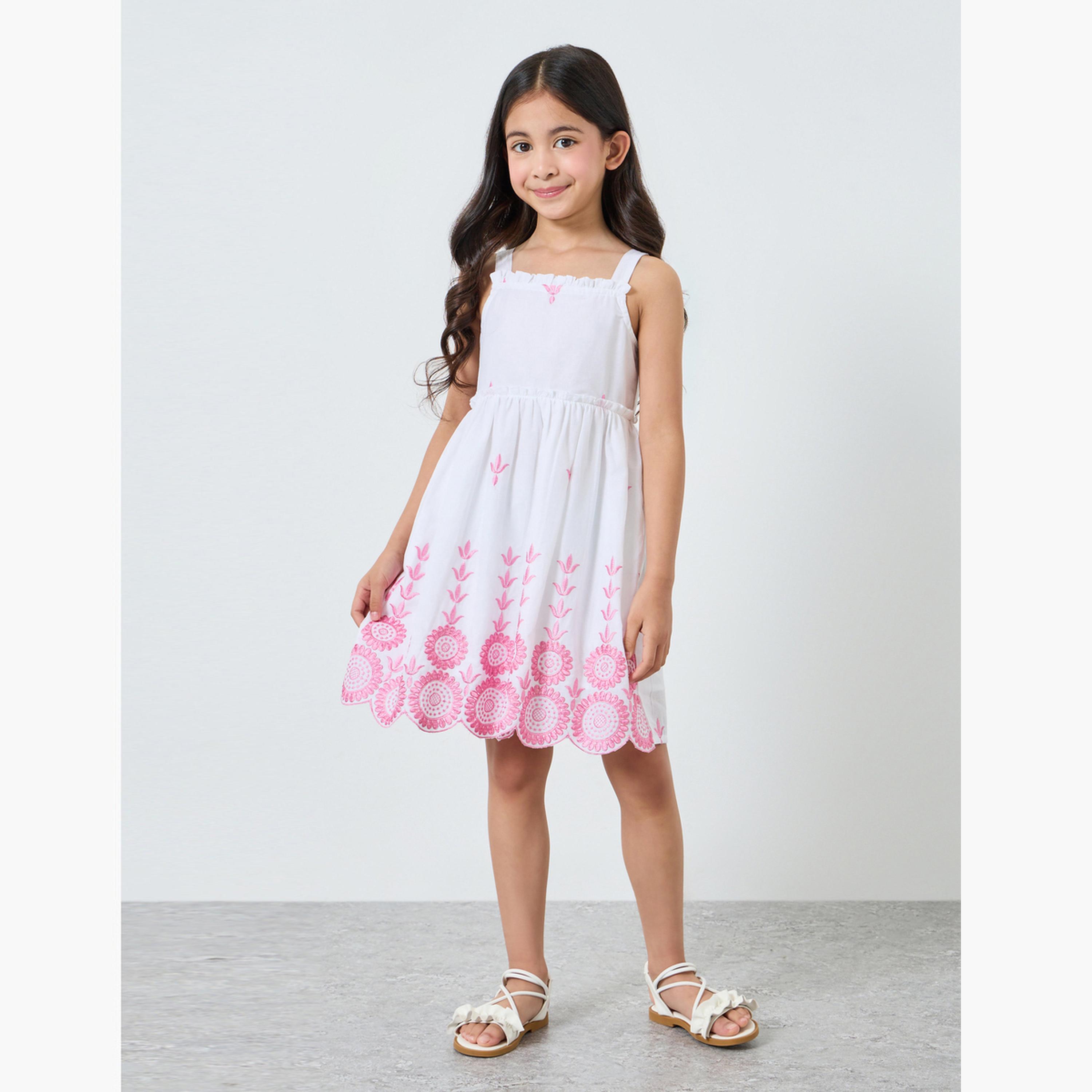 فستان بحافة واسعة بحمالات وحاشية مُطرّزة-girls-clothing-dressesandjumpsuits-image-1