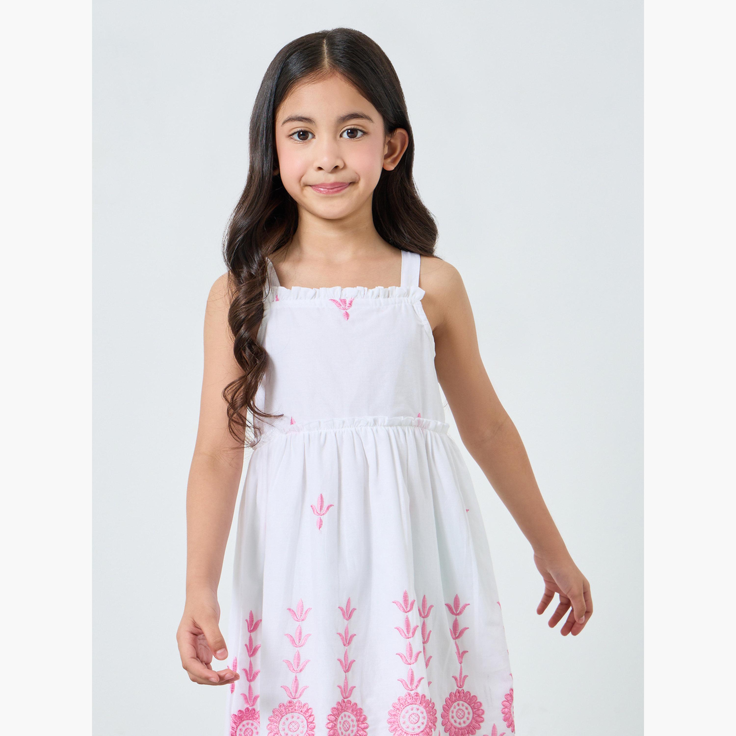 فستان بحافة واسعة بحمالات وحاشية مُطرّزة-girls-clothing-dressesandjumpsuits-image-2