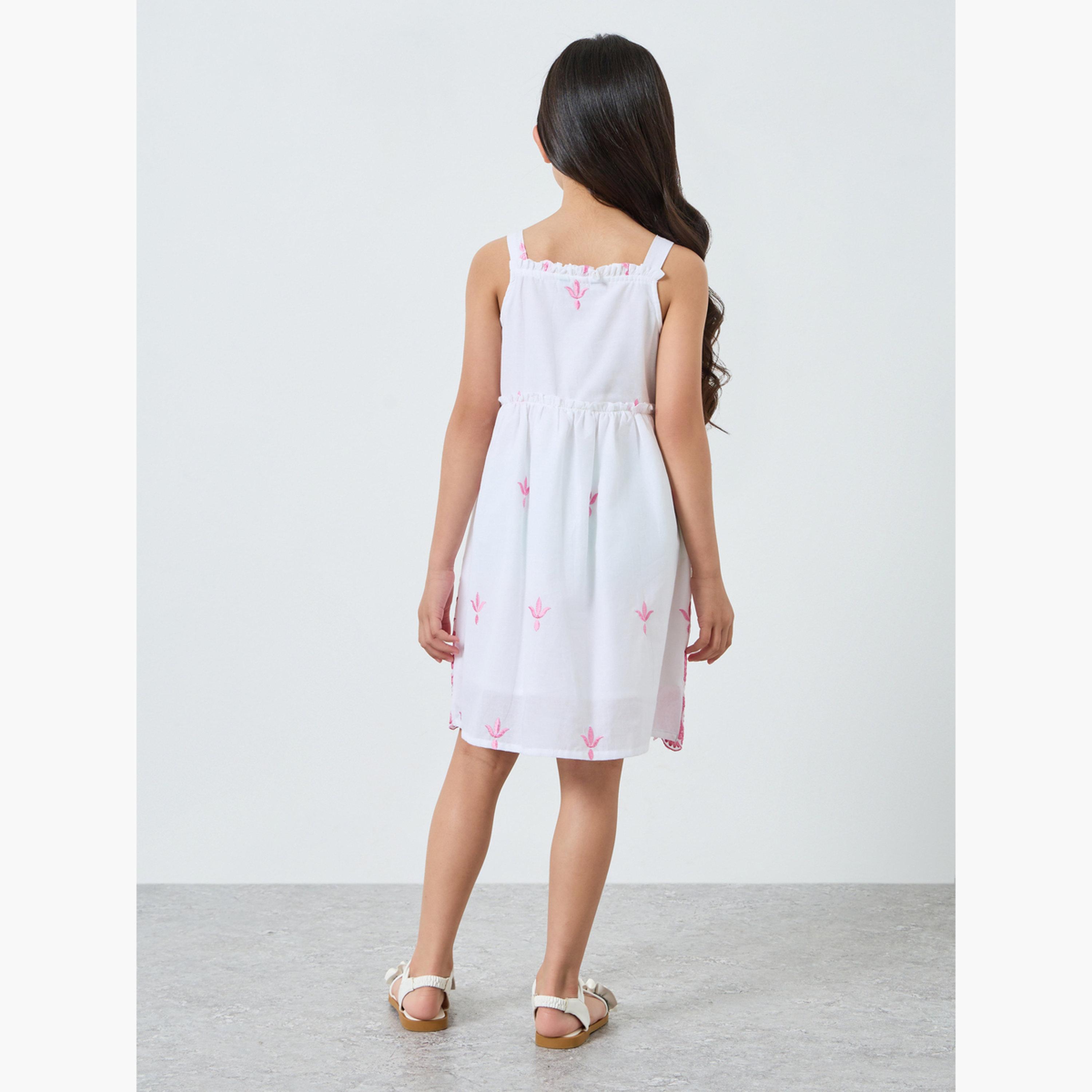 فستان بحافة واسعة بحمالات وحاشية مُطرّزة-girls-clothing-dressesandjumpsuits-image-3