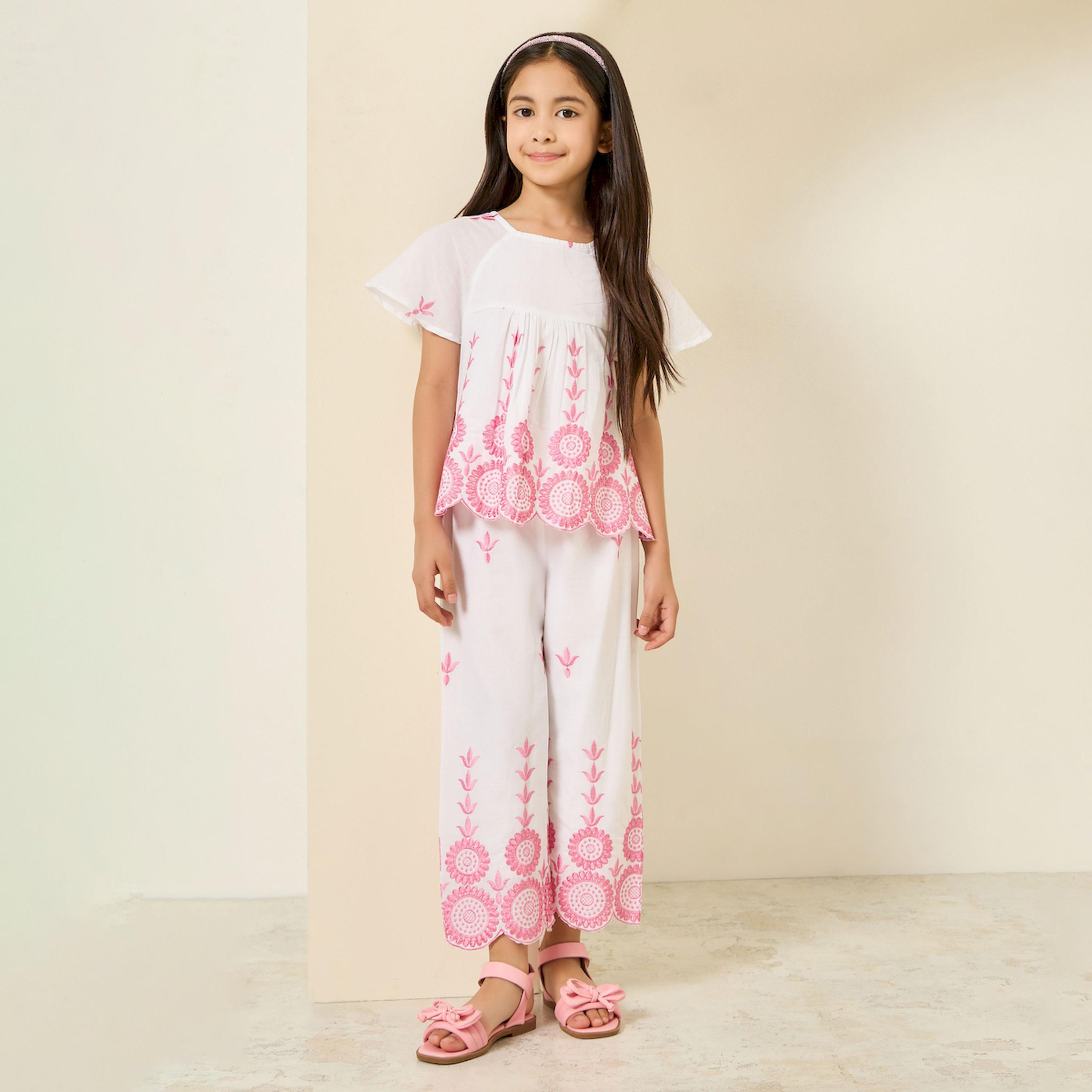 مجموعة من بنطال وبلوزة قطن مُطرّزة-girls-clothing-setsandcoords-image-1
