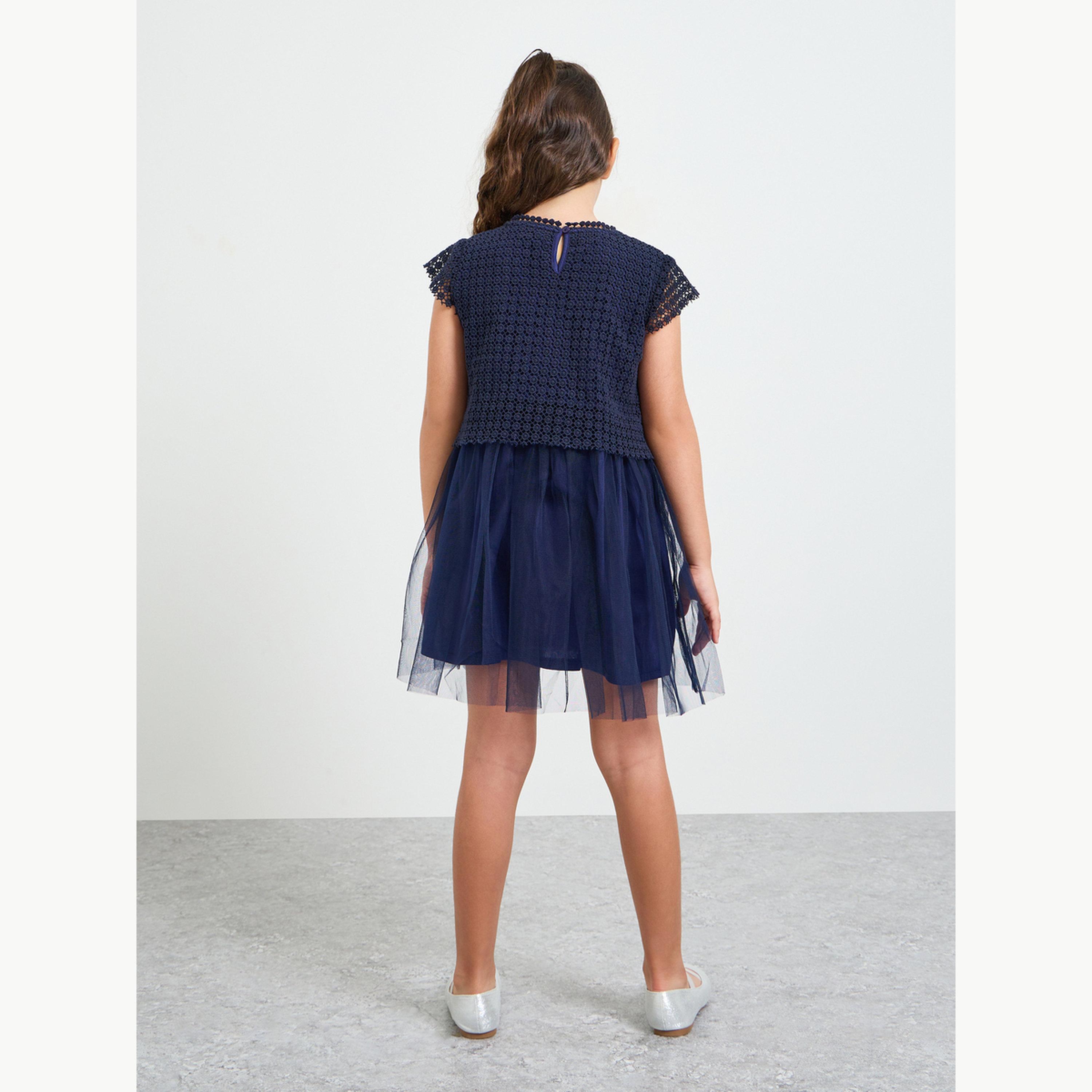 فستان بتفاصيل دانتيل وألواح شبكية للبنات-girls-clothing-dressesandjumpsuits-image-3