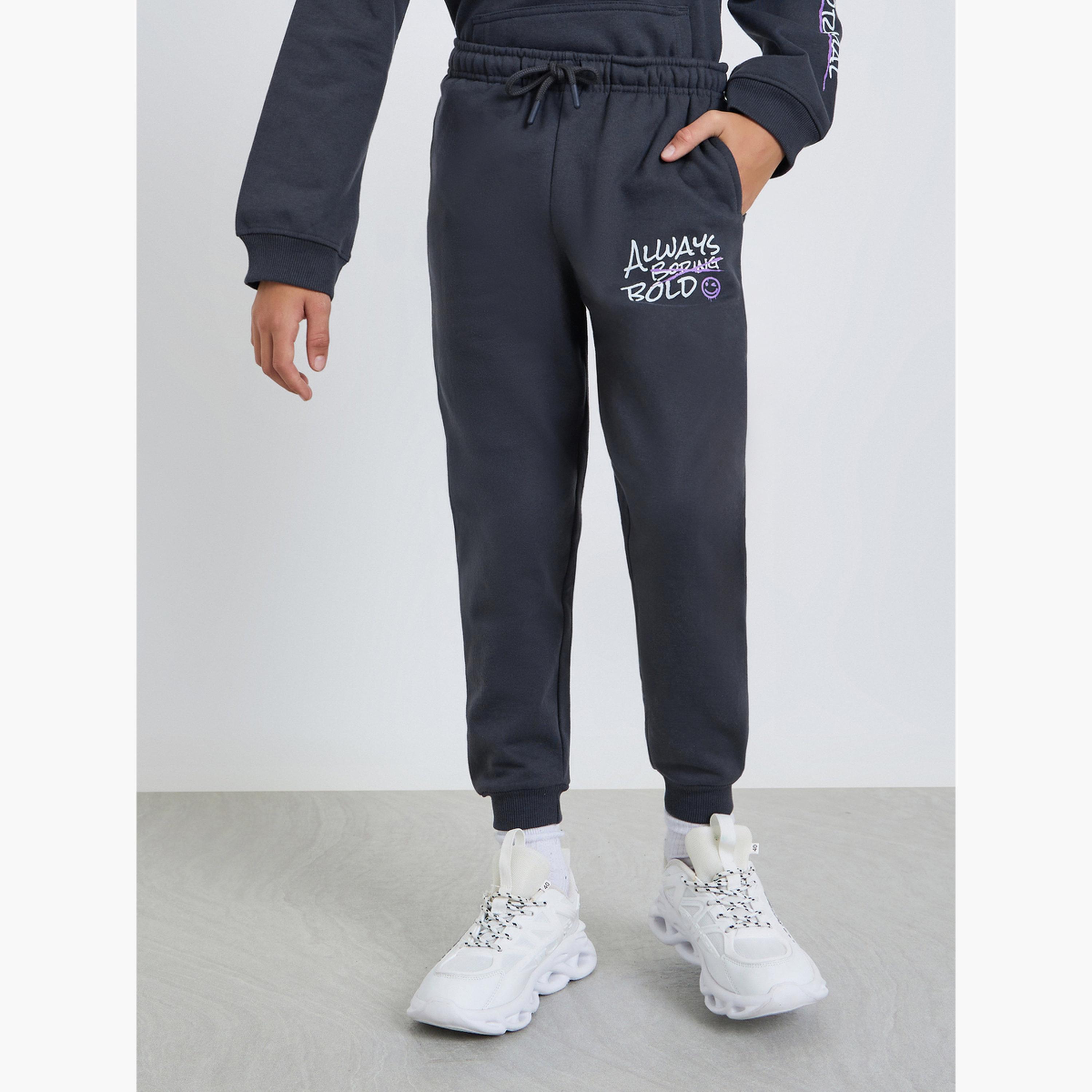 جوغر قطني بطبعة جرافيك-boys-clothing-bottoms-joggersandtrackpants-image-1