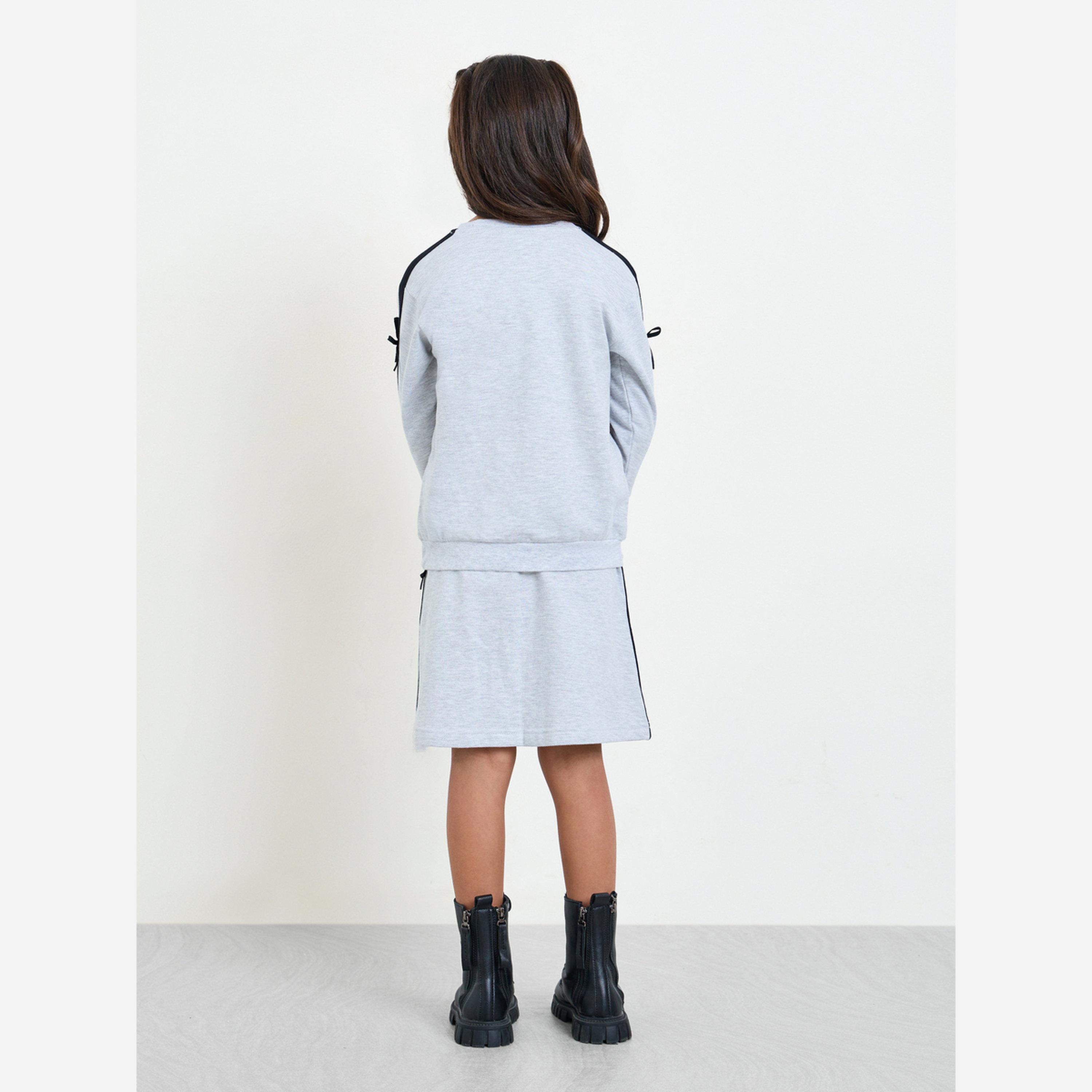 ستايلي - طقم سويت شيرت وتنورة لون رمادي للبنات-girls-clothing-setsandcoords-image-5