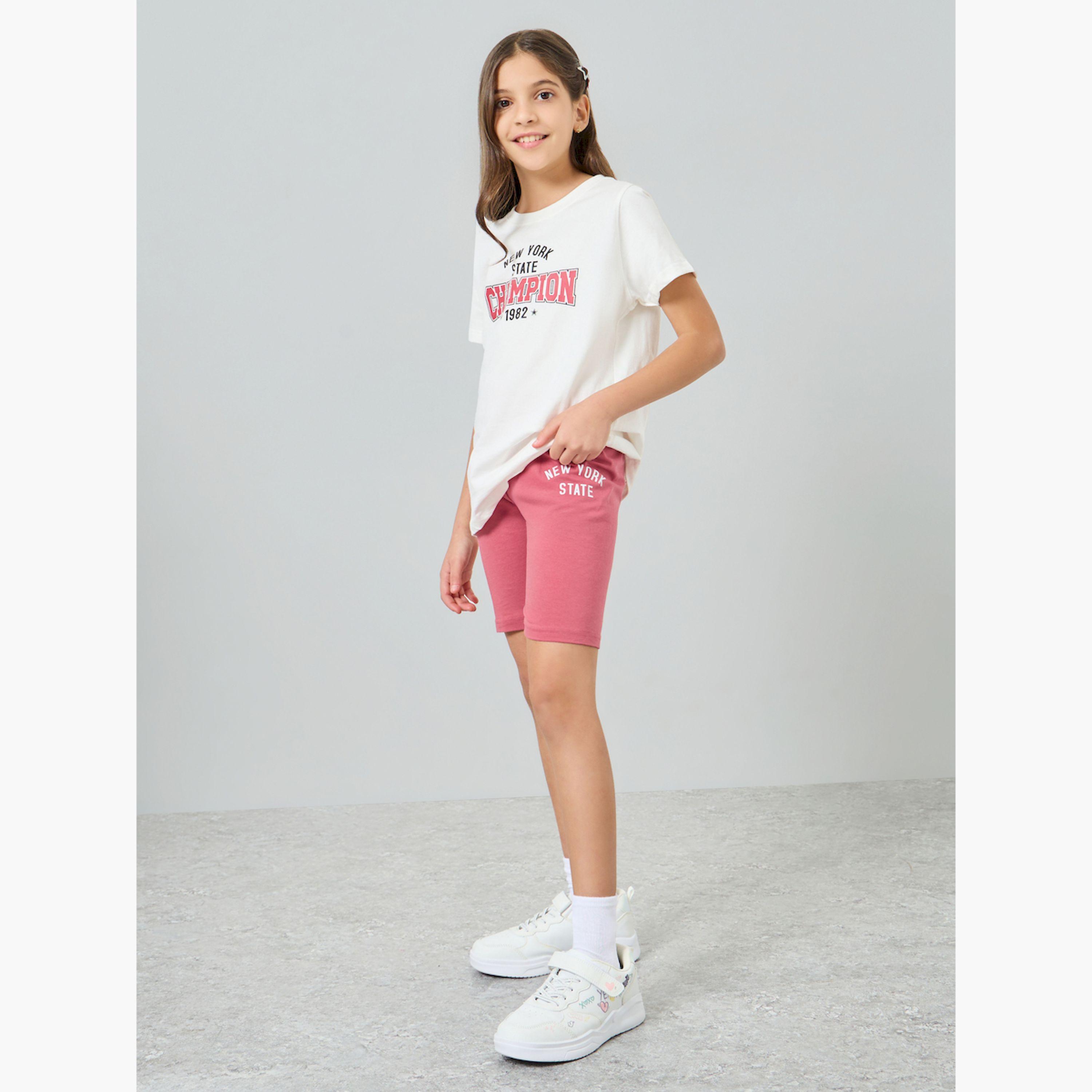 طقم من تيشيرت بطبعة جرافيك وشورت ضيق-girls-clothing-setsandcoords-image-3