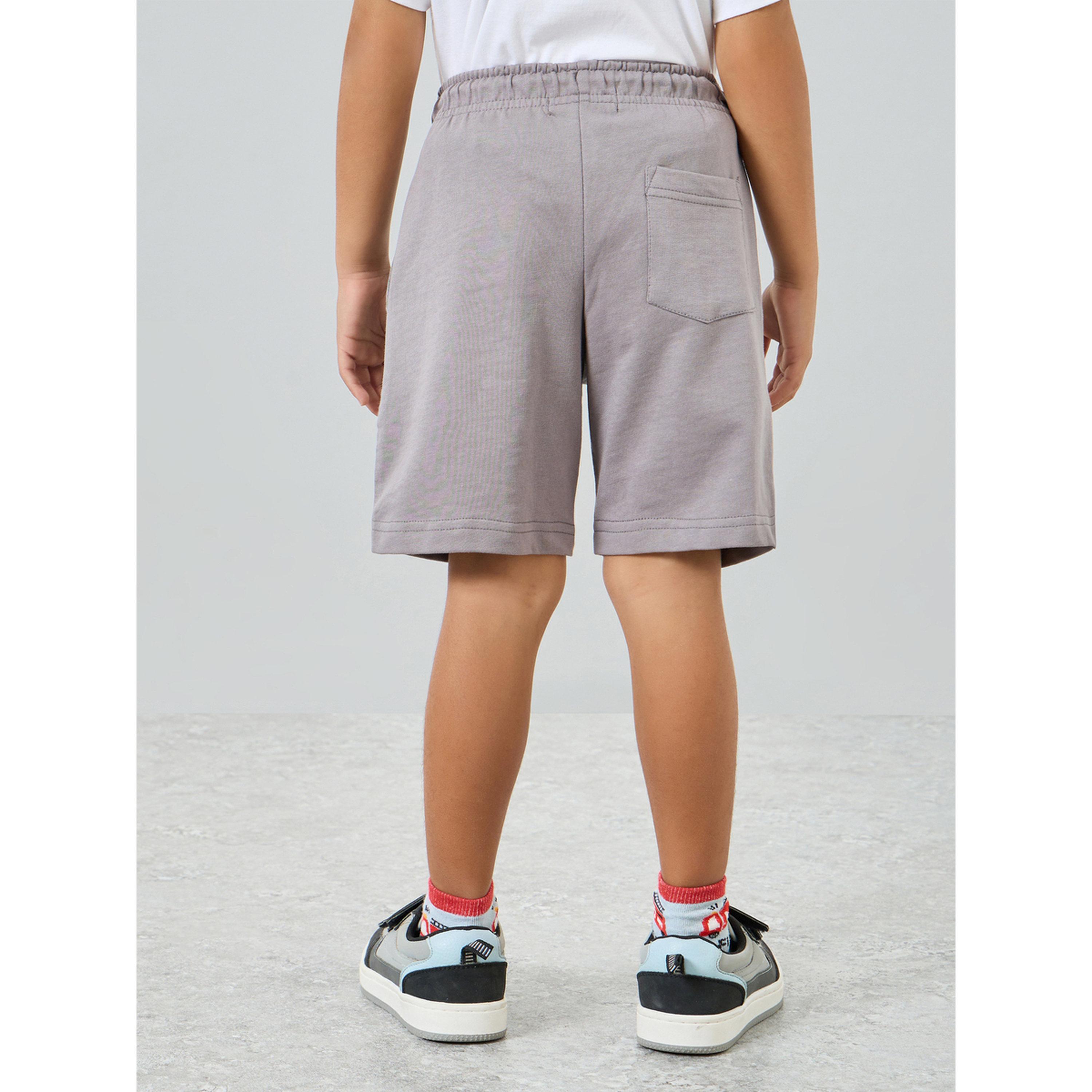 شورت أولادي رمادي منسوج من القطن بطبعة مرحة-boys-clothing-bottoms-shorts-image-4