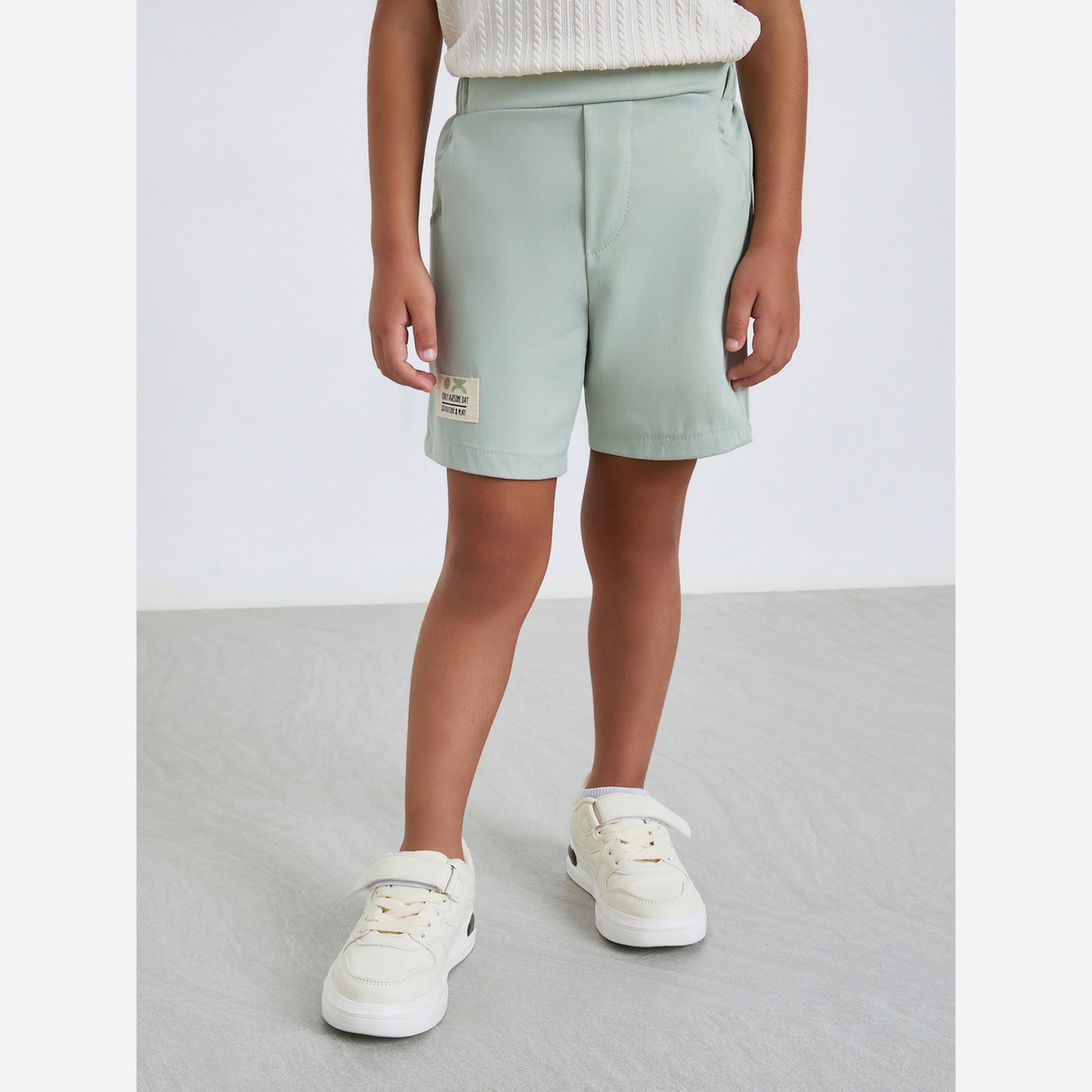 ستايلي - طقم تيشيرت بولو للأولاد طبعة مميزة وشورت منسوج-boys-clothing-setsandcoords-image-4