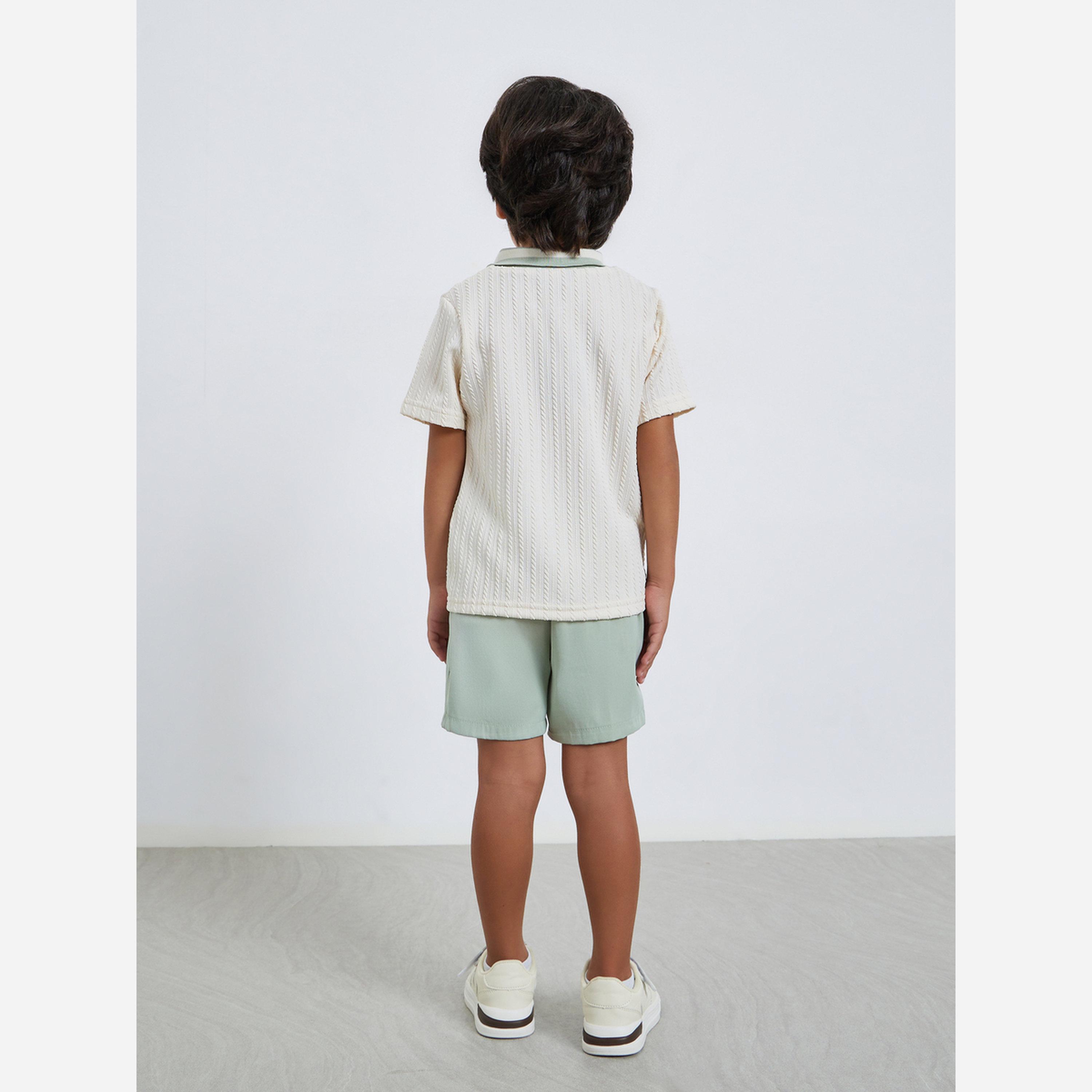 ستايلي - طقم تيشيرت بولو للأولاد طبعة مميزة وشورت منسوج-boys-clothing-setsandcoords-image-5