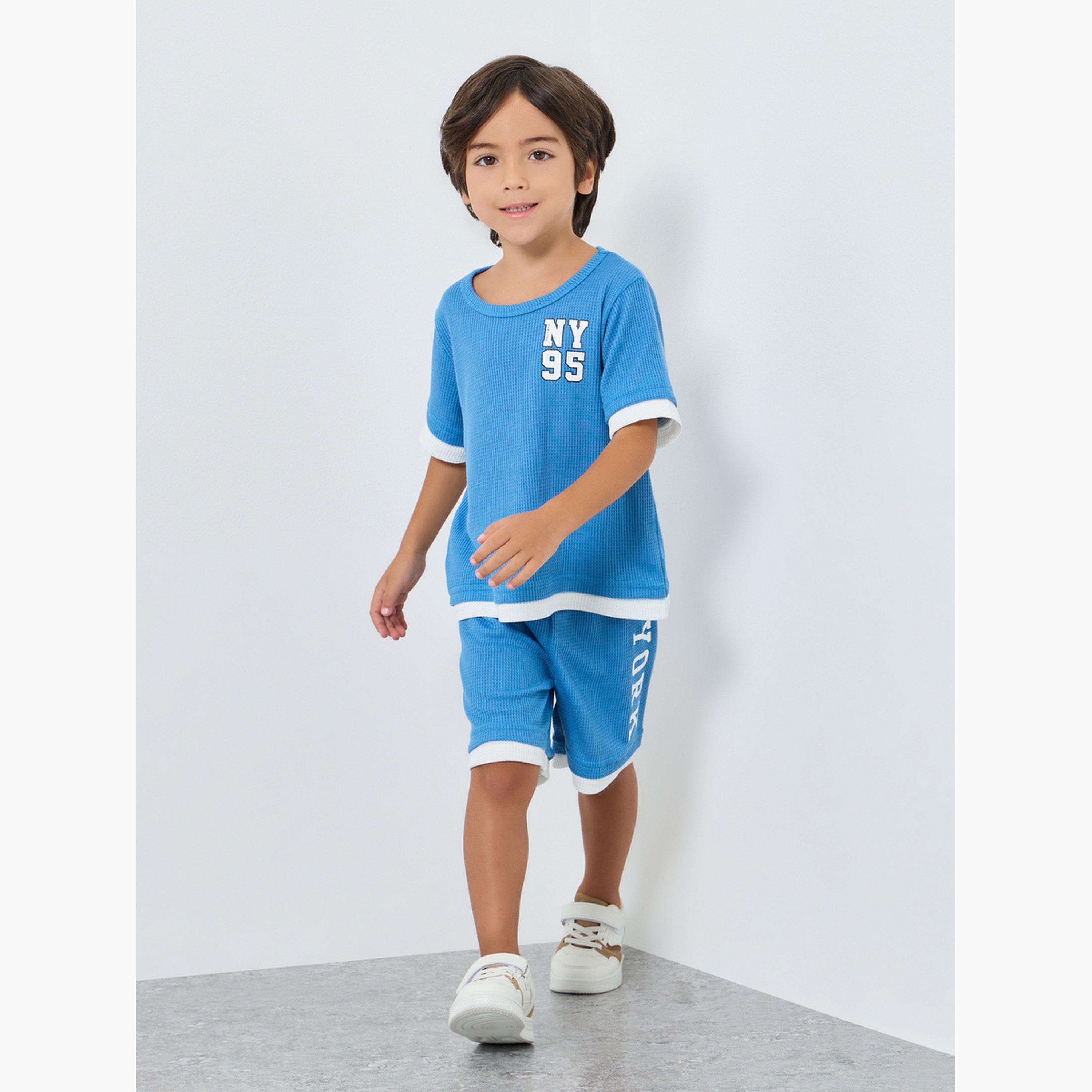 طقم تيشيرت بطبعة جرافيك وشورت-boys-clothing-setsandcoords-image-1