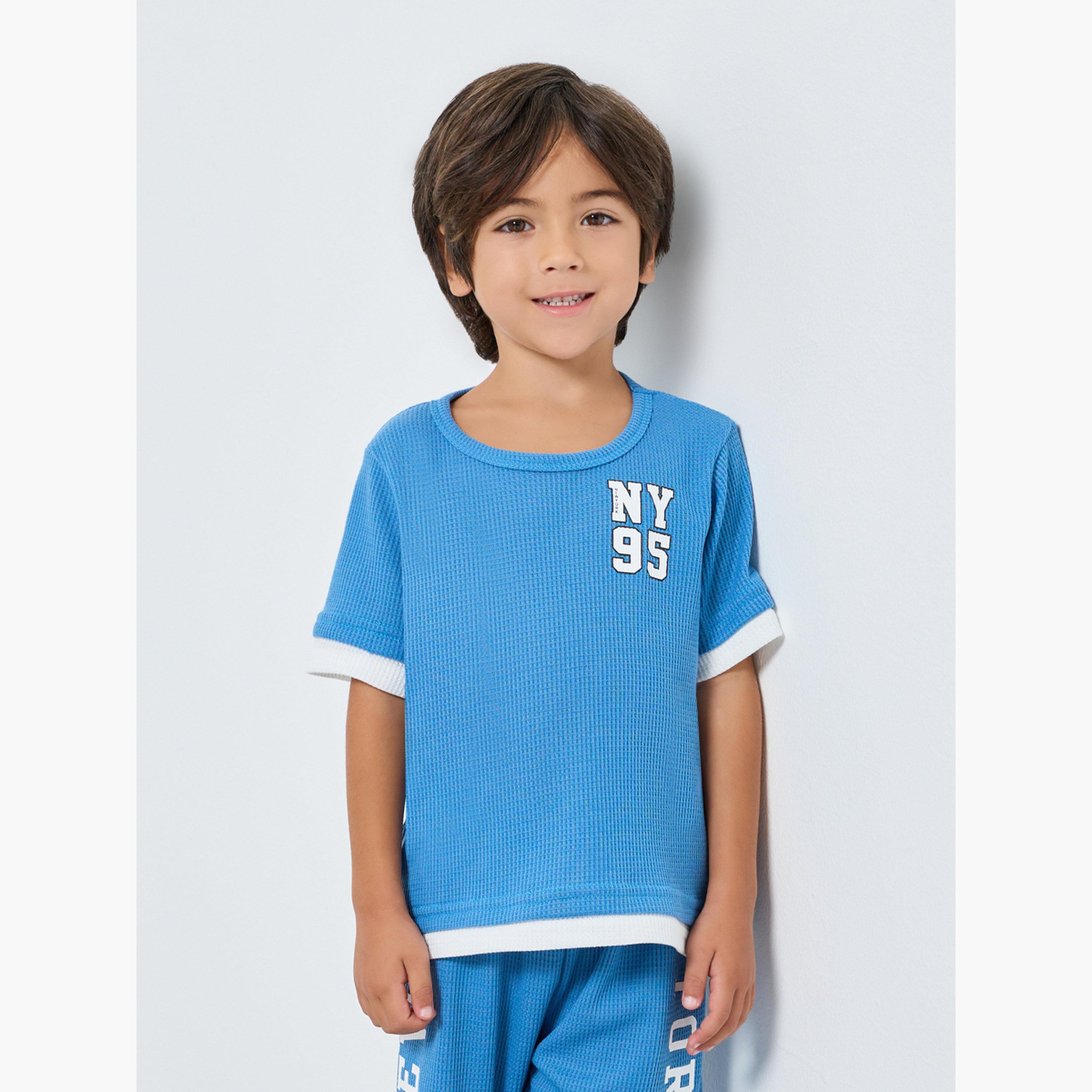 طقم تيشيرت بطبعة جرافيك وشورت-boys-clothing-setsandcoords-image-2