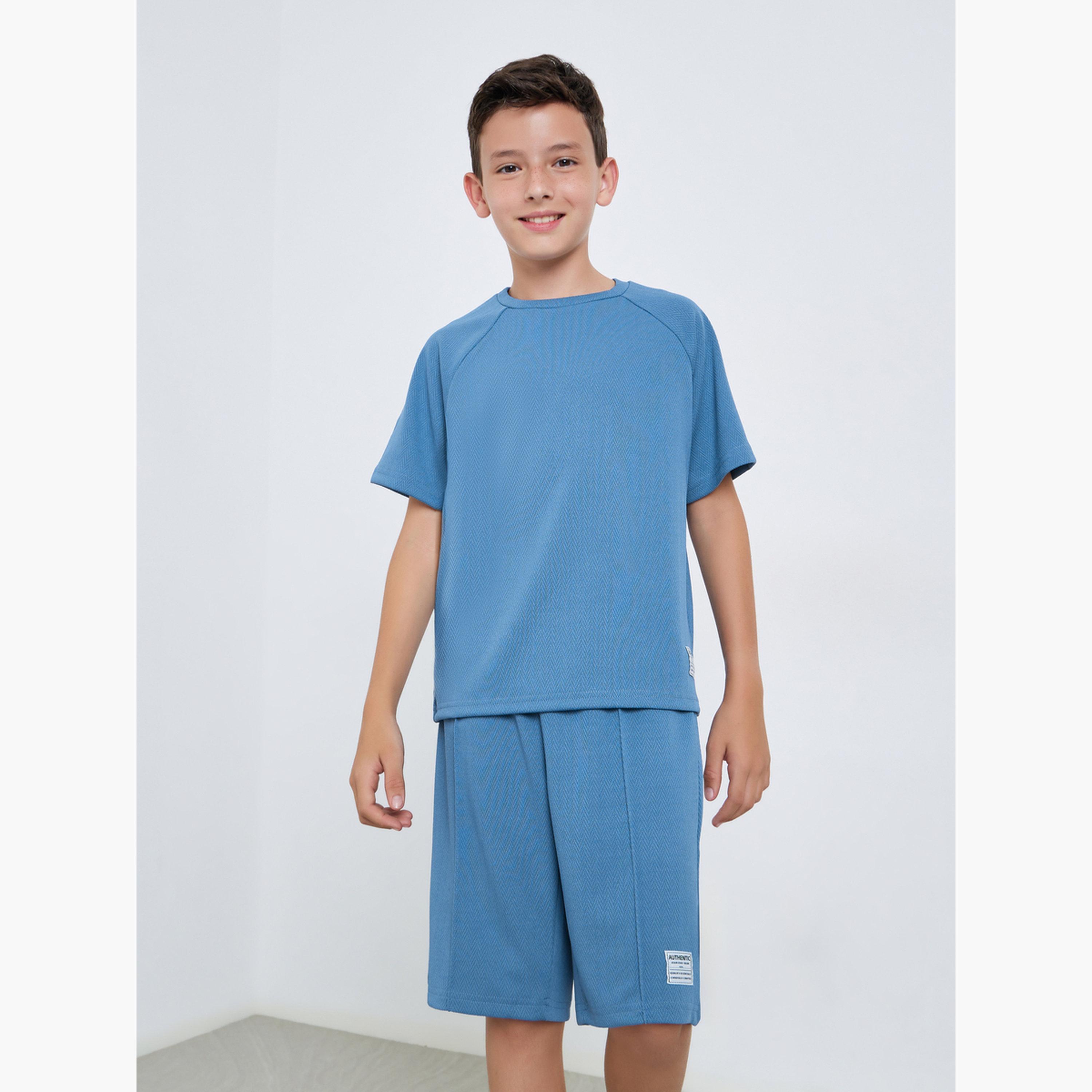مجموعة من شورت وتيشيرت محبوك بتفاصيل بارزة-boys-clothing-setsandcoords-image-2