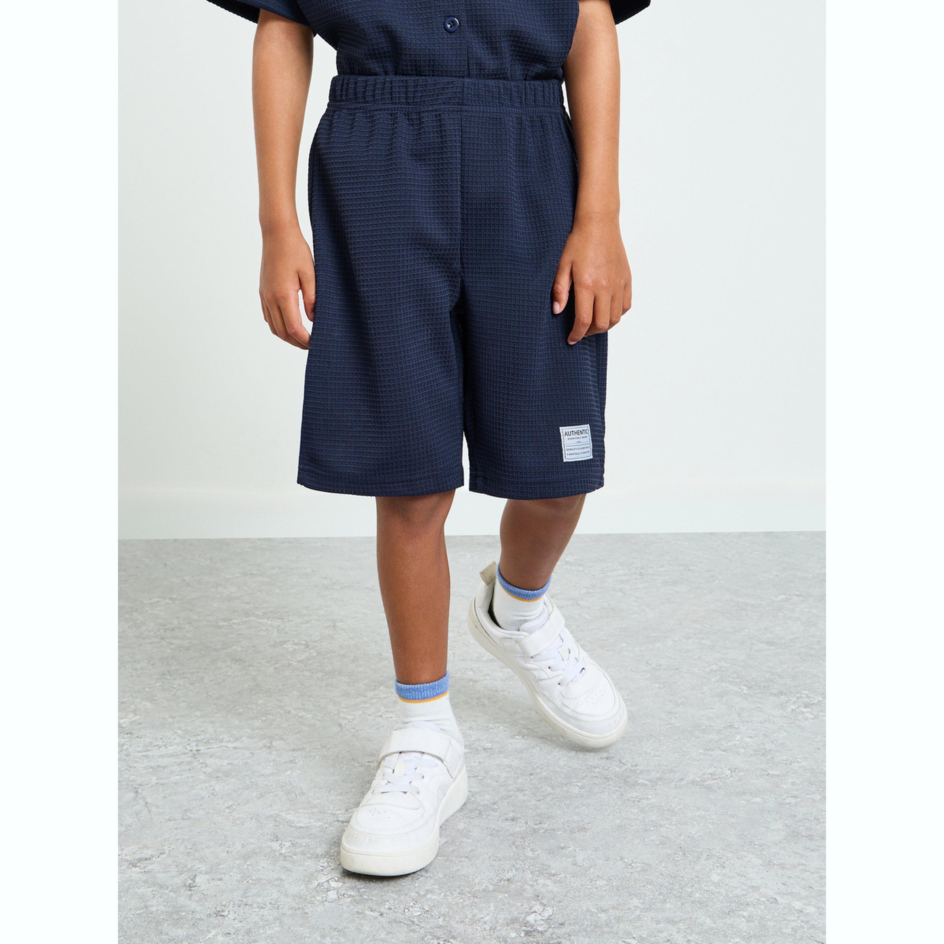 مجموعة من شورت وقميص بملمس وافل للأولاد-boys-clothing-setsandcoords-image-4