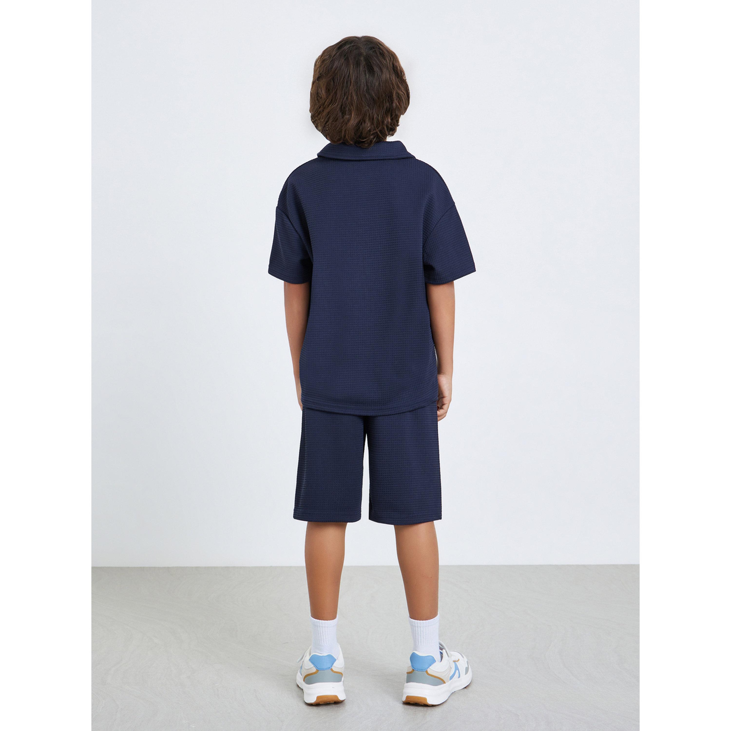 طقم قميص وافل بتفاصيل محبوكة وشورت-boys-clothing-setsandcoords-image-5