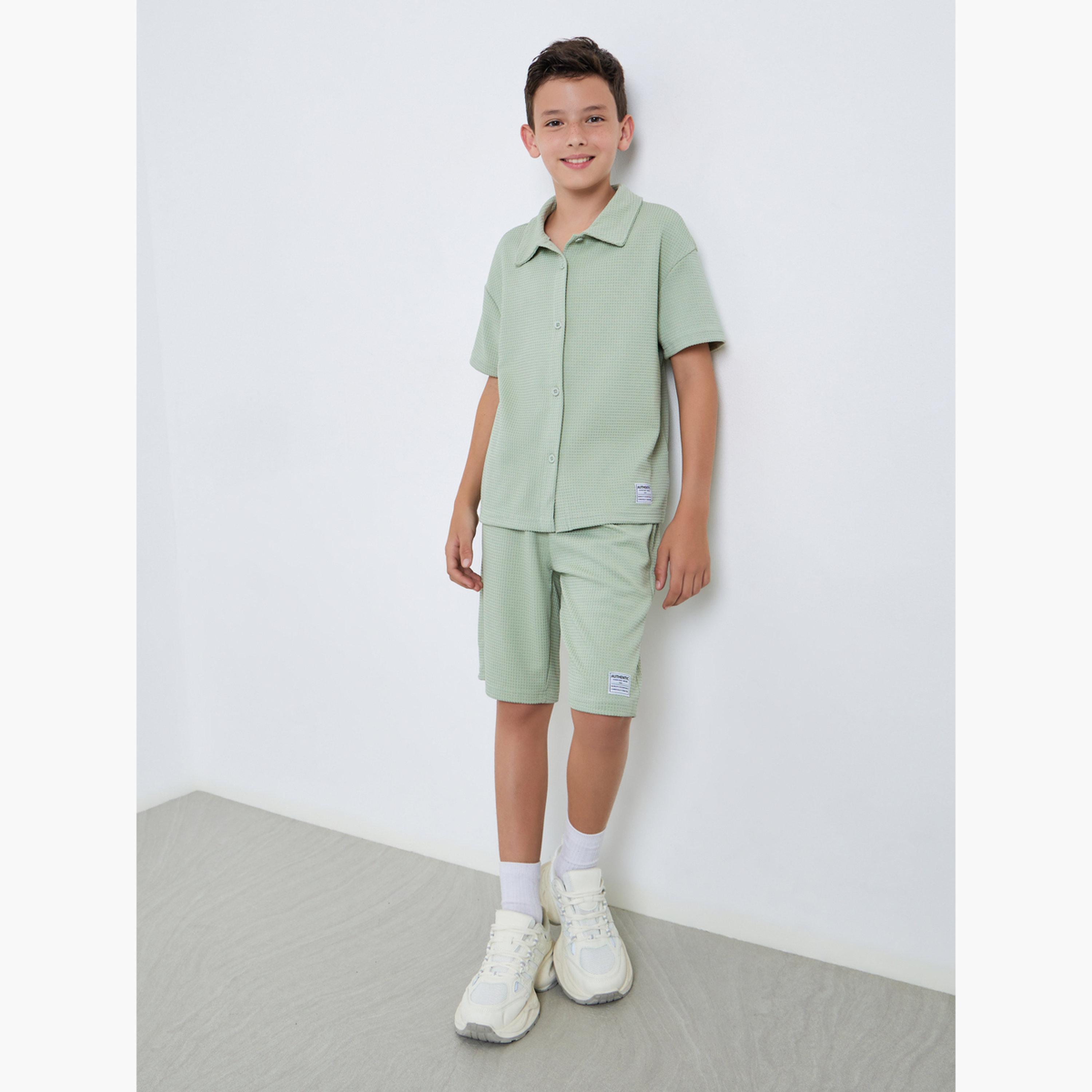 مجموعة من شورت وبلوزة محبوكة بنمط وافل-boys-clothing-setsandcoords-image-2