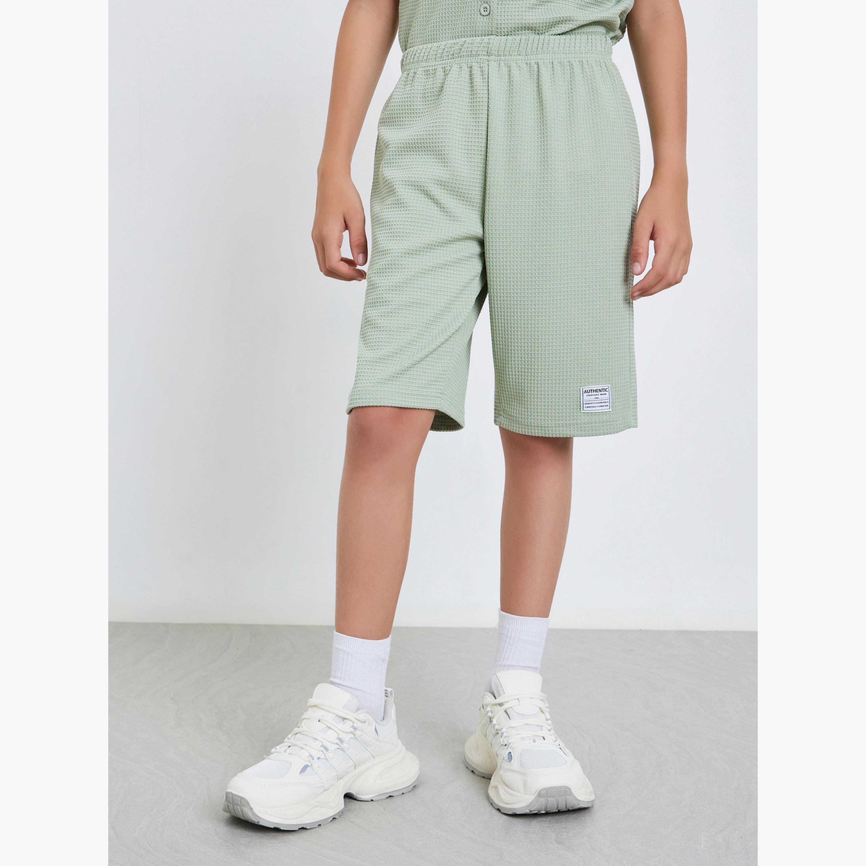 مجموعة من شورت وبلوزة محبوكة بنمط وافل-boys-clothing-setsandcoords-image-4