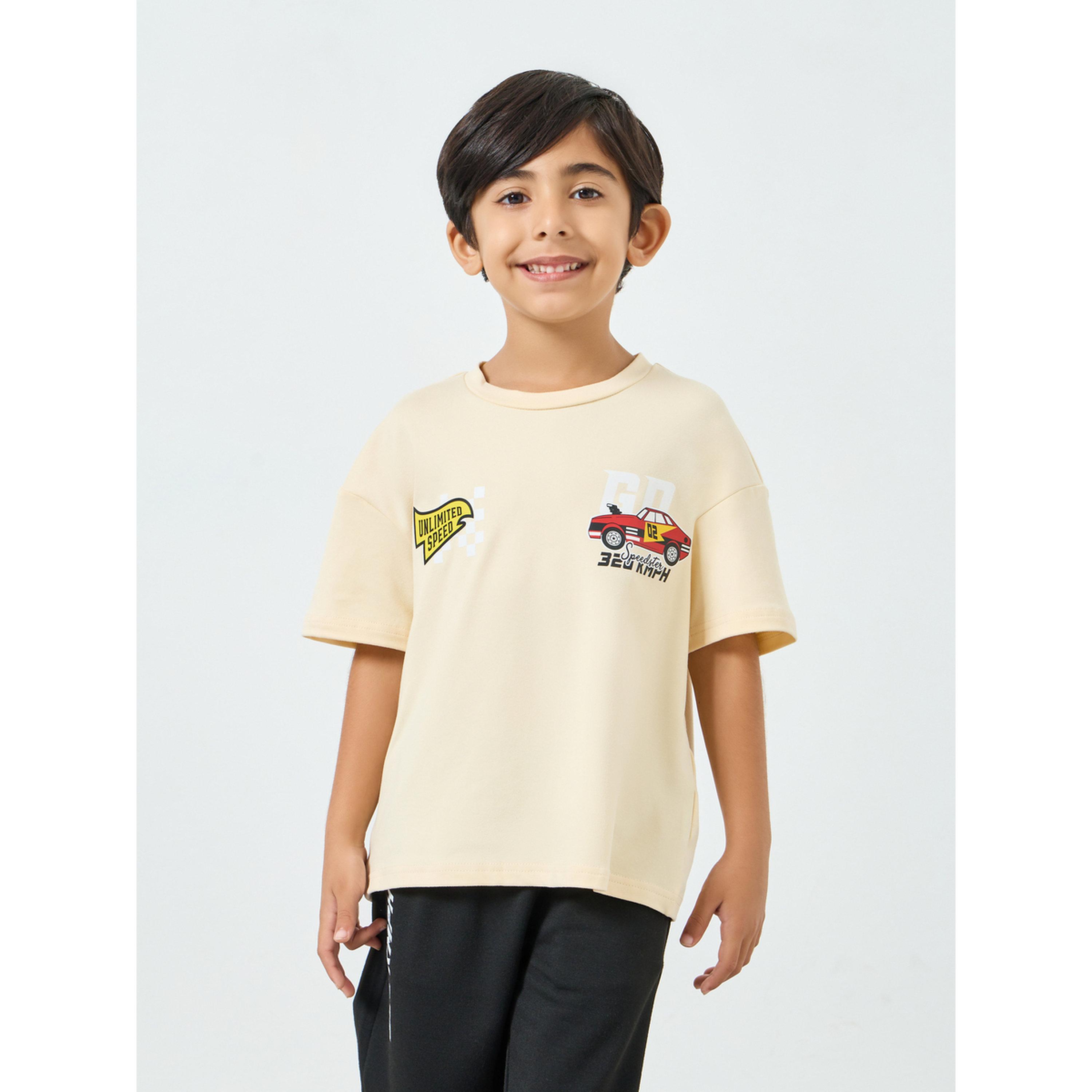 مجموعة من تيشيرت جرافيك وبنطال جوغر-boys-clothing-setsandcoords-image-2