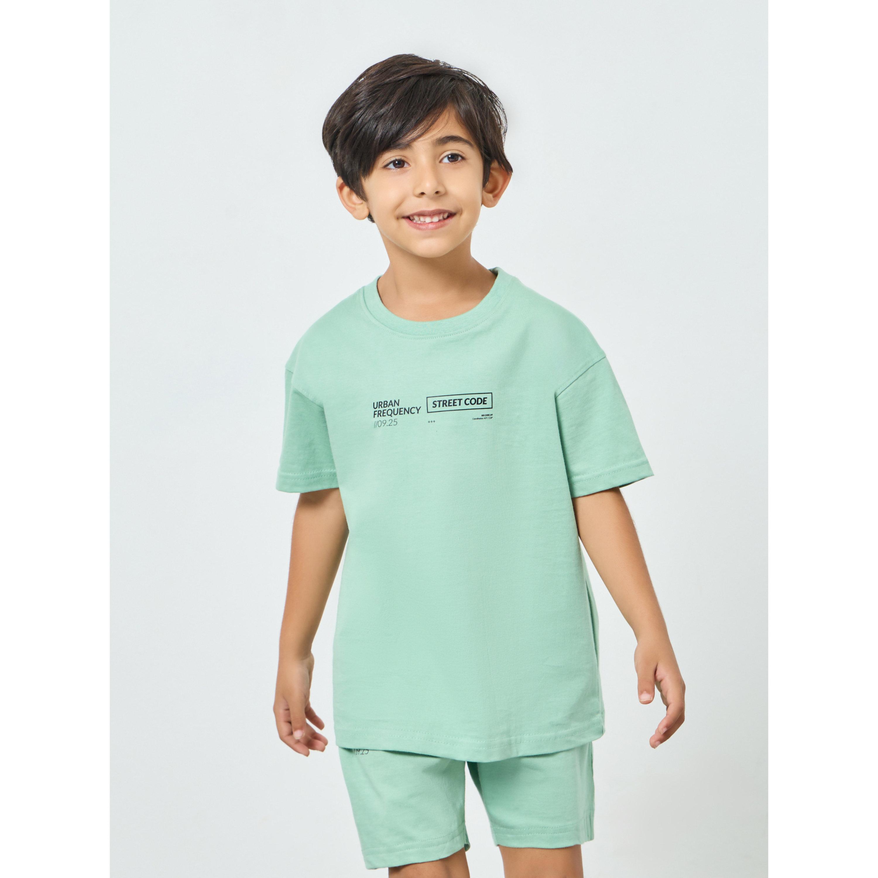 مجموعة من تيشيرت أخضر جرافيك وشورت-boys-clothing-setsandcoords-image-1