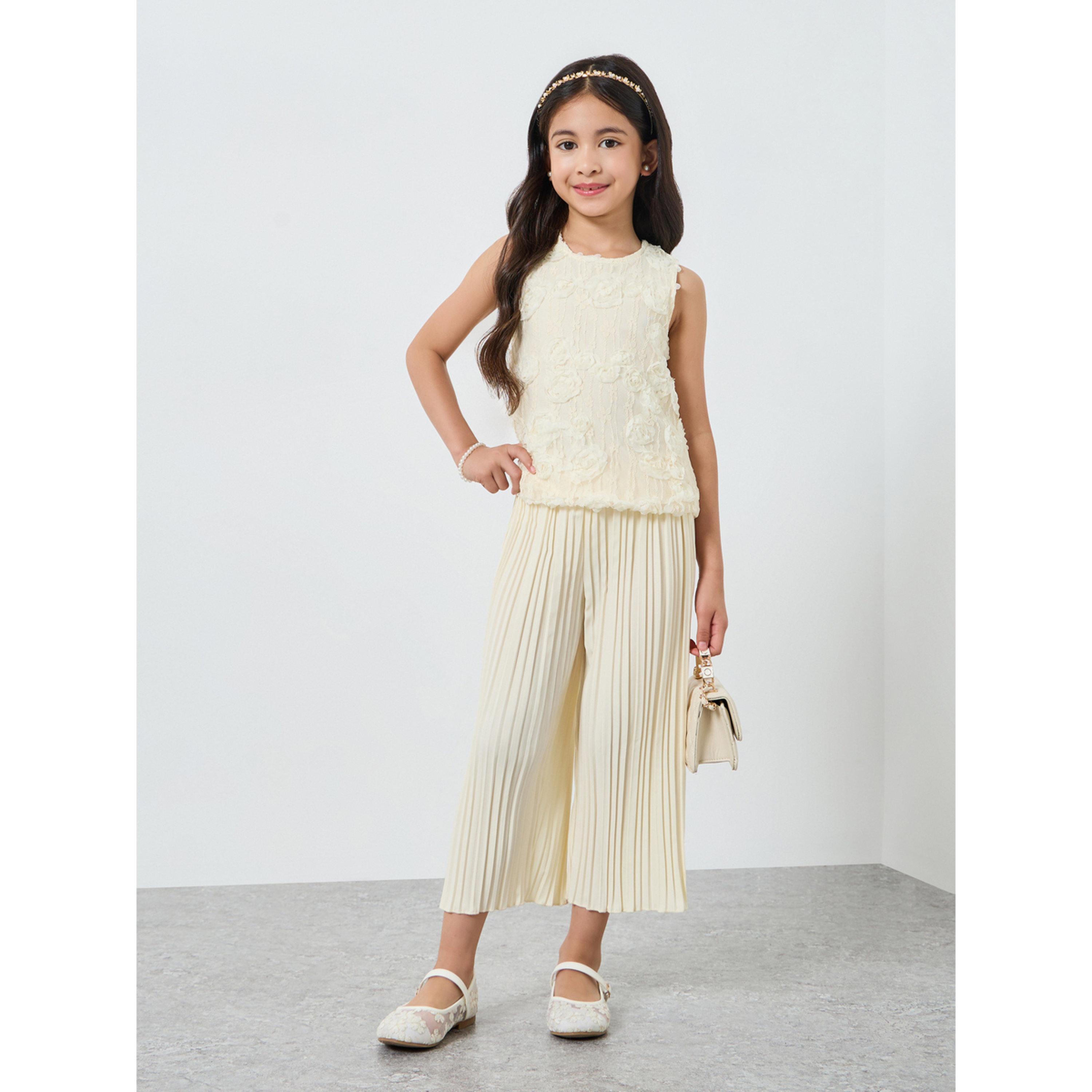 مجموعة من بنطال بكسرات وبلوزة منمقة-girls-clothing-setsandcoords-image-1