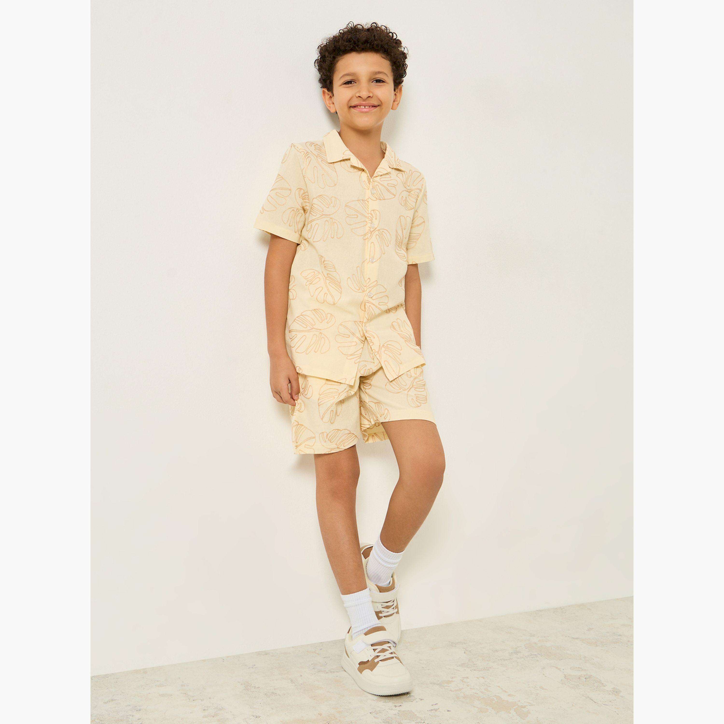 طقم أوف وايت مطرز من قميص وشورت للأولاد-boys-clothing-setsandcoords-image-2