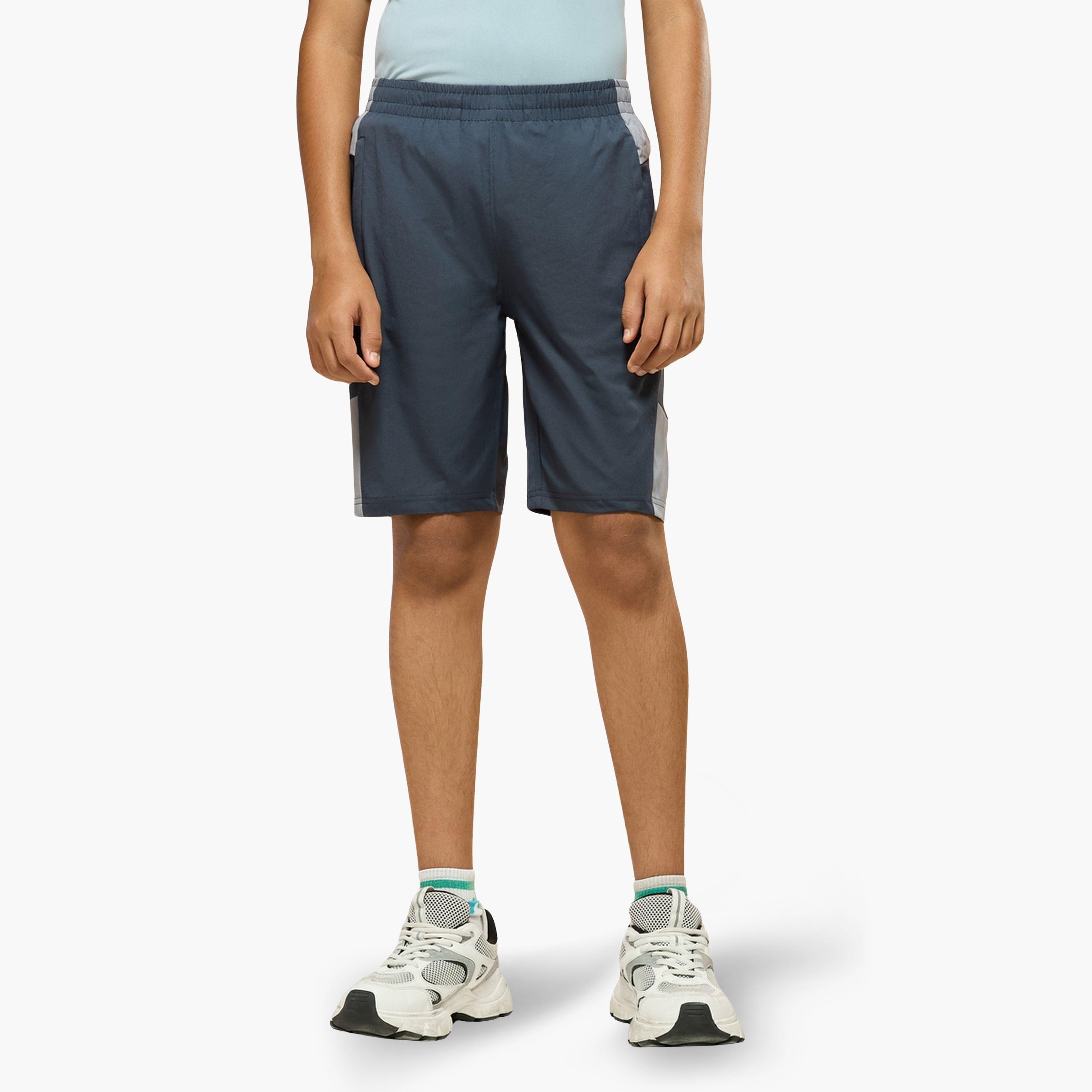 شورت رياضي للأولاد بقصة ضيقة-boys-clothing-bottoms-shorts-image-1