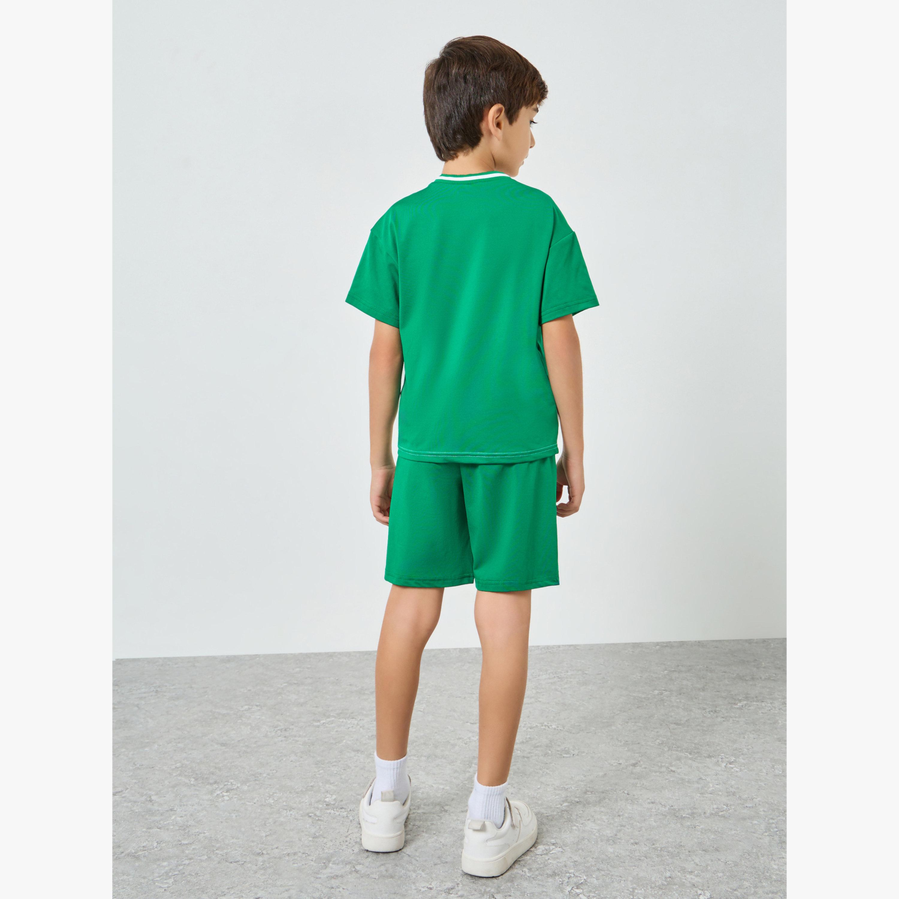 مجموعة من شورت وتيشيرت بطبعة غرافيك كرة قدم-boys-clothing-setsandcoords-image-4