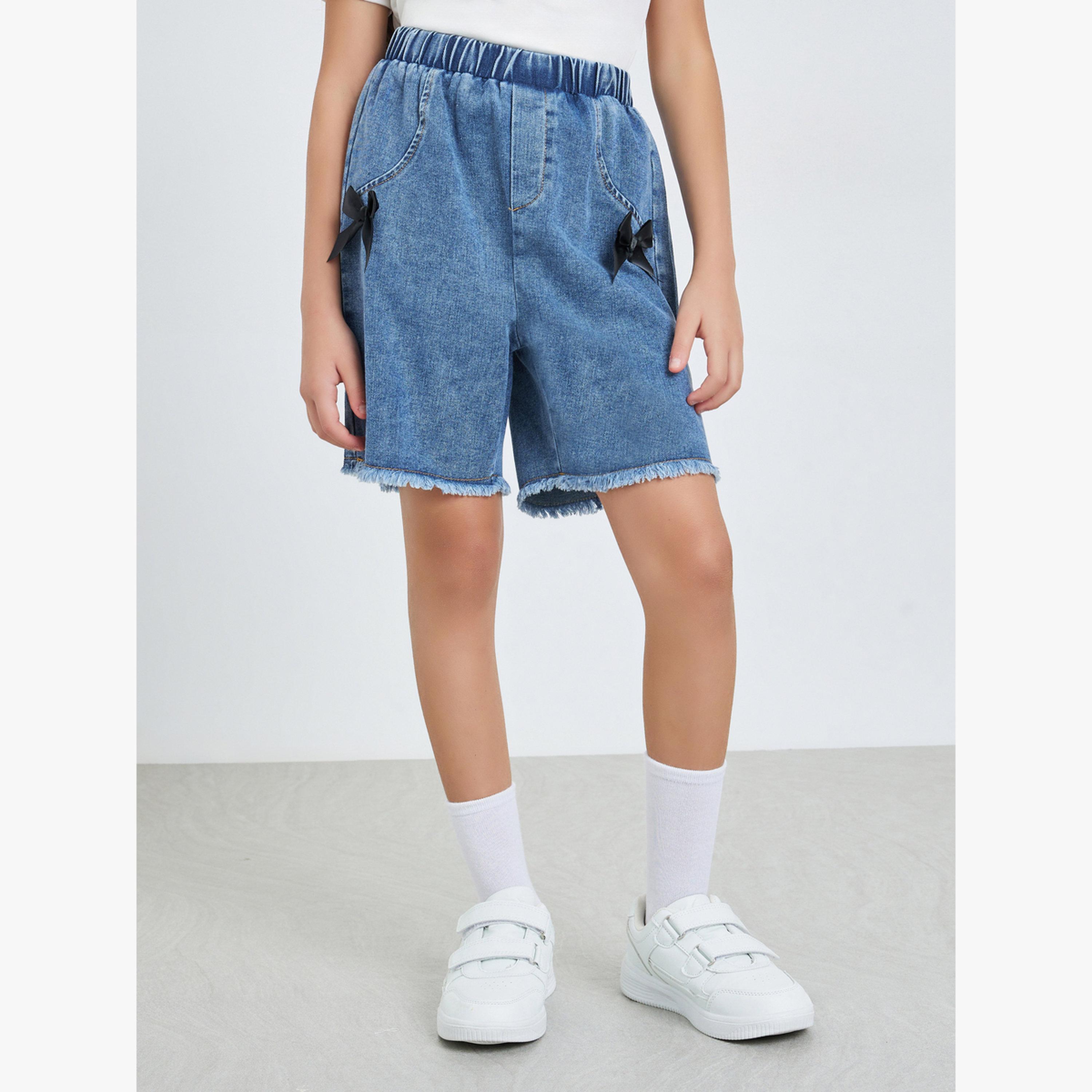 شورت دنيم بتفاصيل عقدة-girls-clothing-bottoms-shorts-image-1