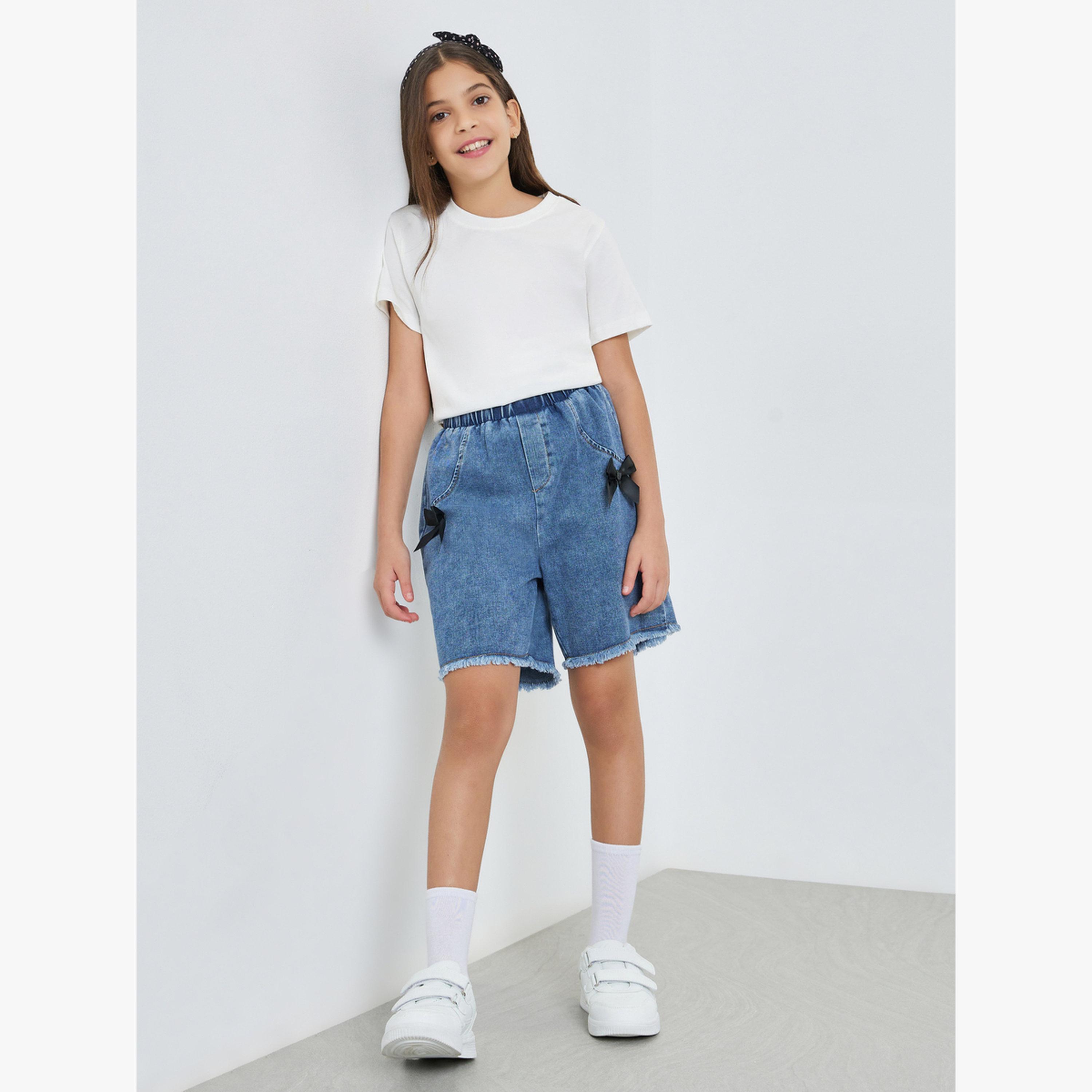 شورت دنيم بتفاصيل عقدة-girls-clothing-bottoms-shorts-image-2