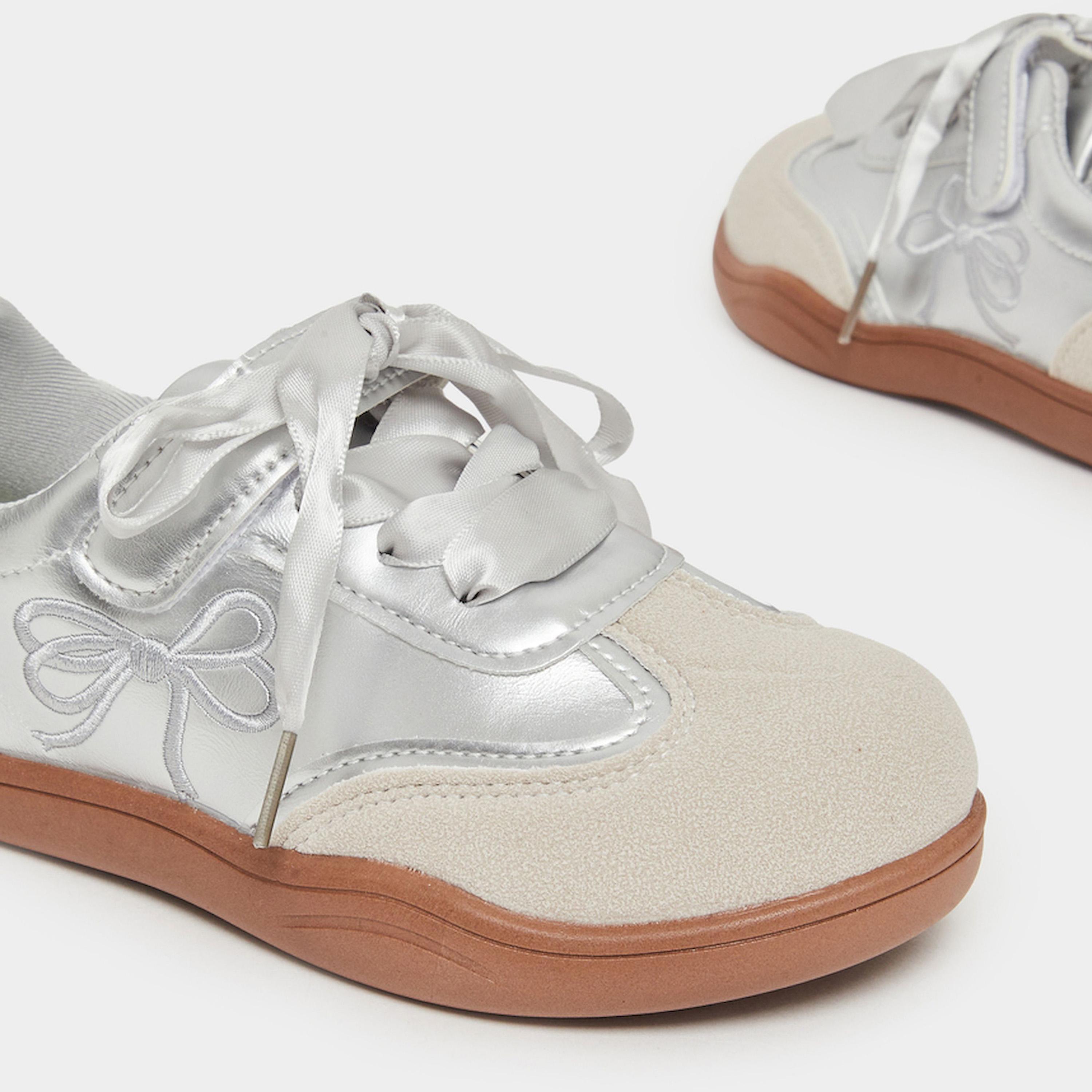 حذاء رياضي بأربطة وتفاصيل فيونكة للبنات-girls-shoes-sneakers-image-4
