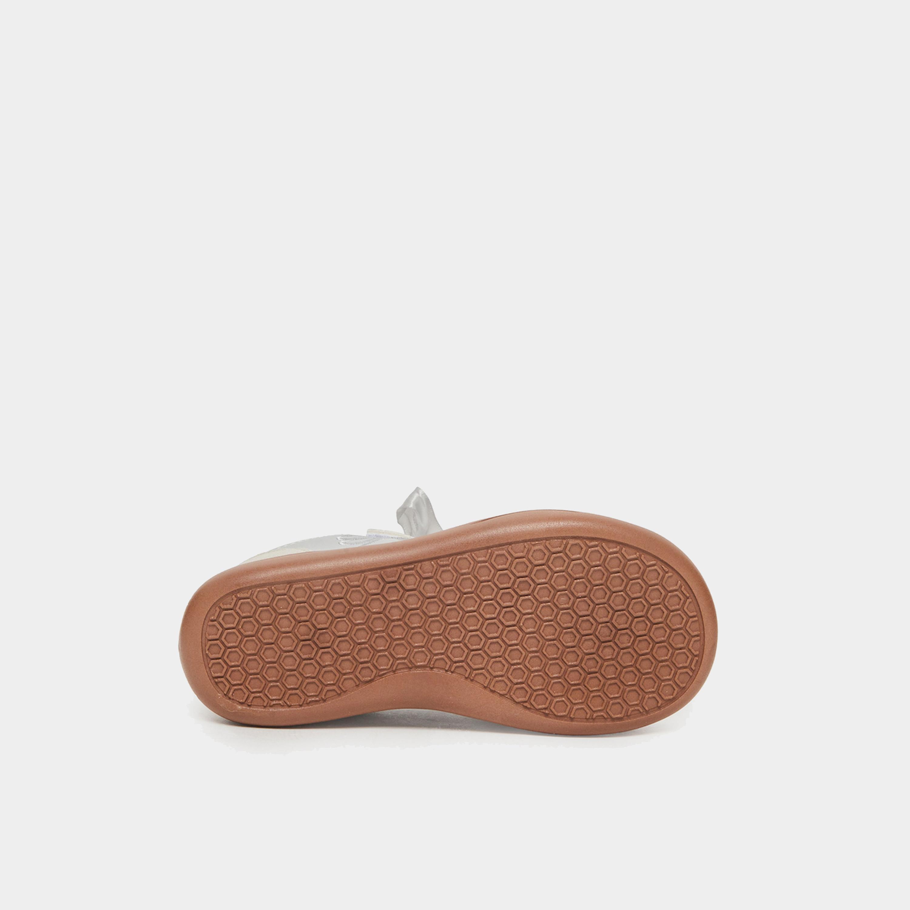 حذاء رياضي بأربطة وتفاصيل فيونكة للبنات-girls-shoes-sneakers-image-6