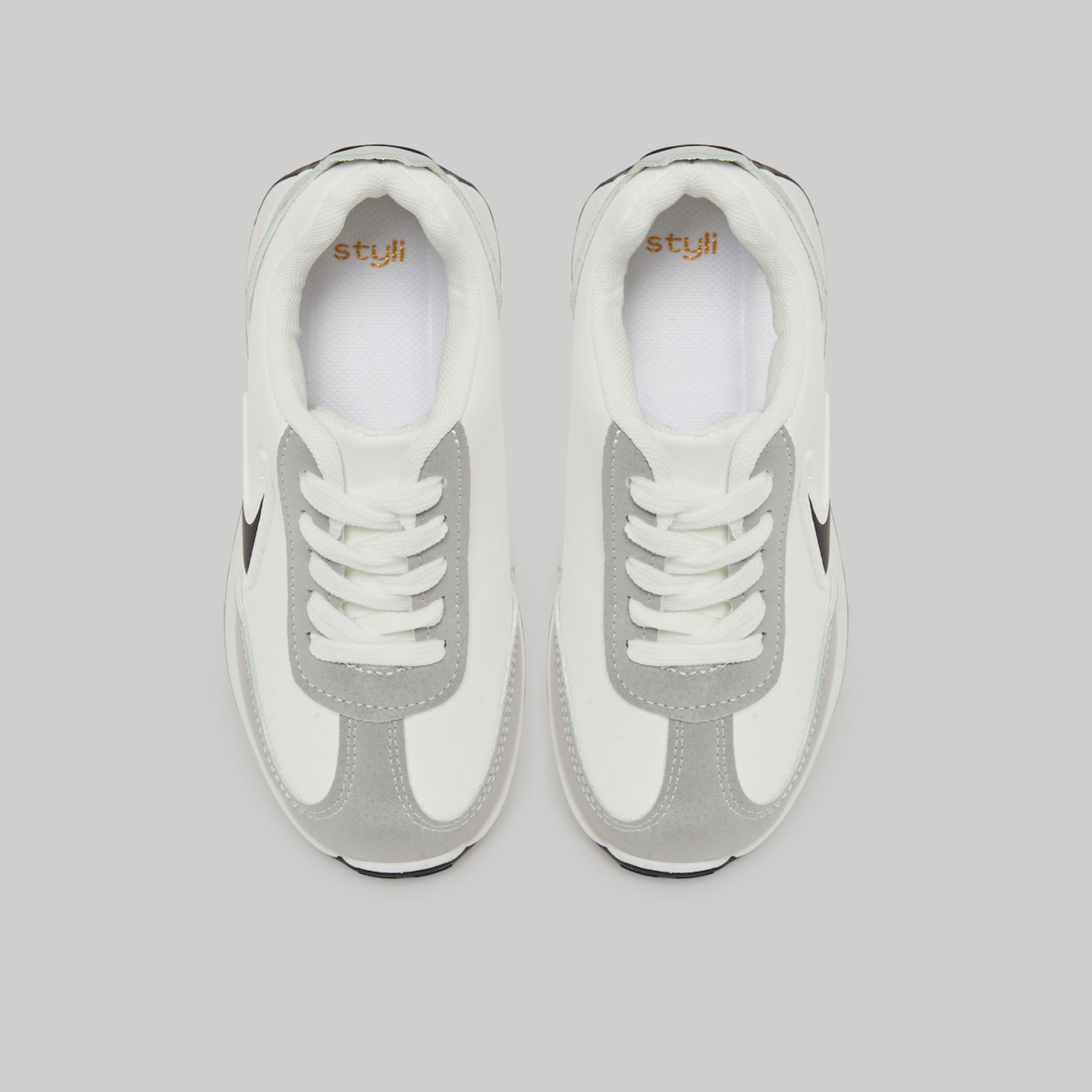 حذاء رياضي بأربطة وألواح للبنات-boys-shoes-sneakers-image-3