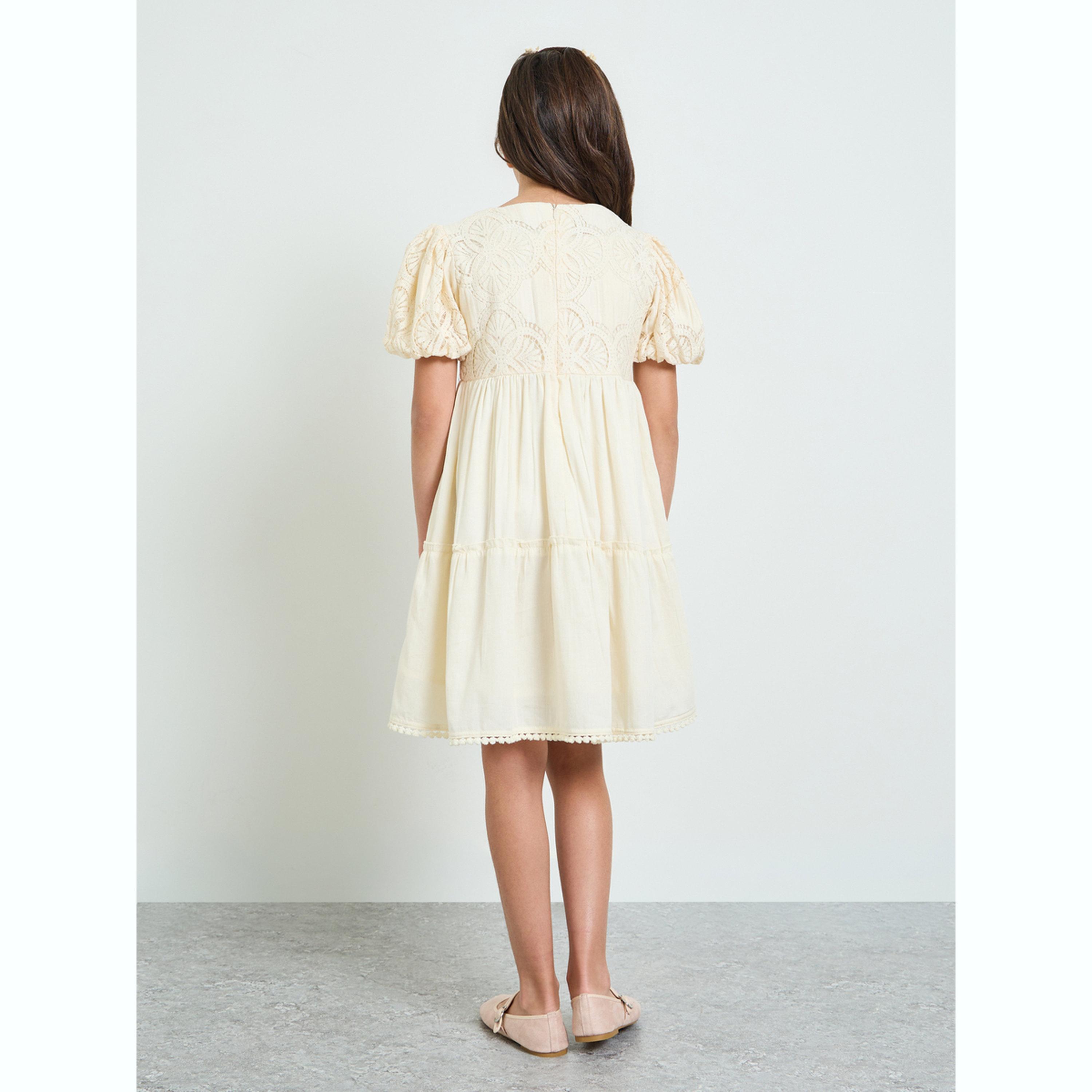 فستان بحافة واسعة وتفاصيل دانتيل-girls-clothing-dressesandjumpsuits-image-3